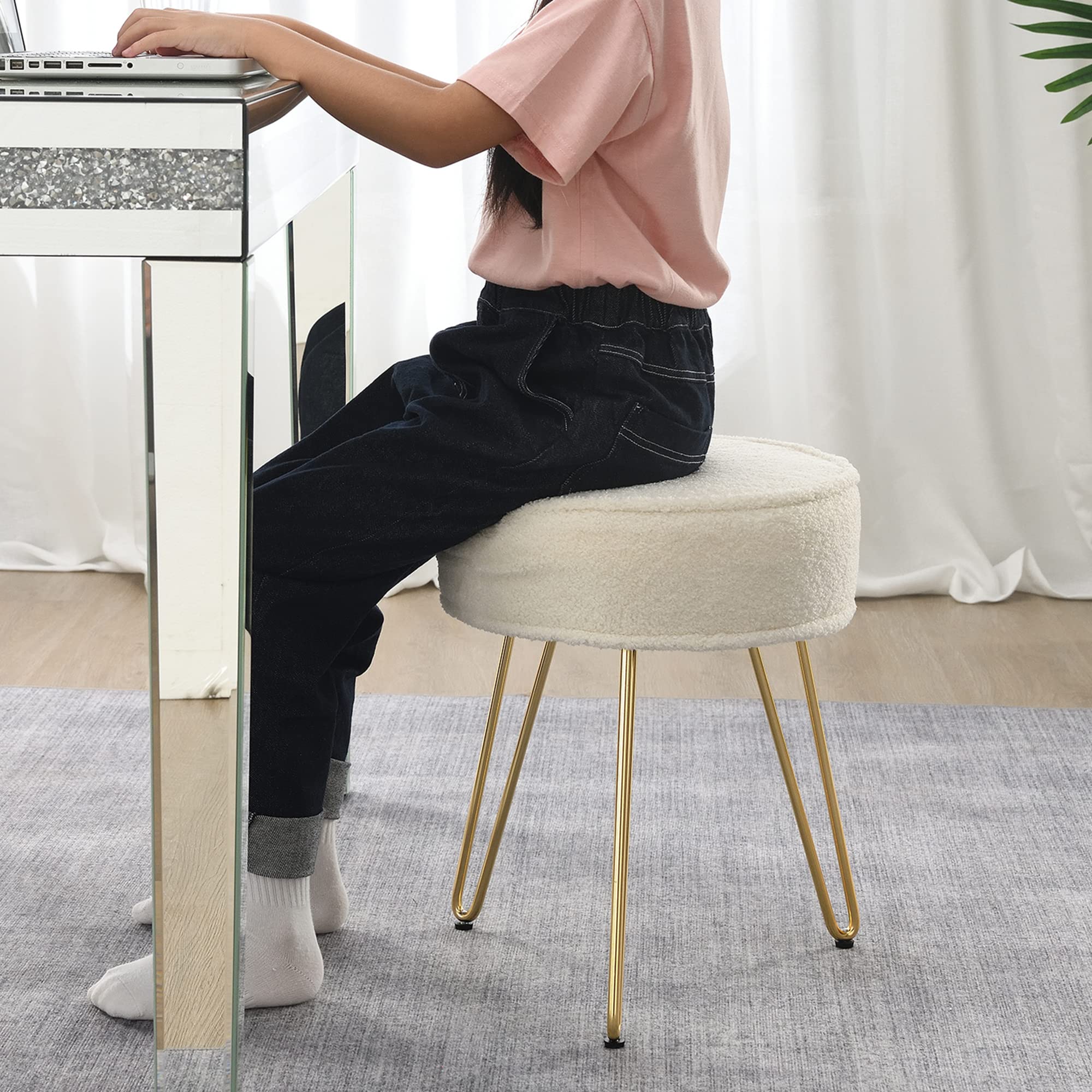 Comfortland White Sherpa Fur Vanity Stool - Round Makeup Chair for Dressing Table, Boho Ottoman Footrest for Bedroom, Living Room & Bathroom Decor | Perfect for Makeup Vanity, Dressing Area & Cozy Home Accent