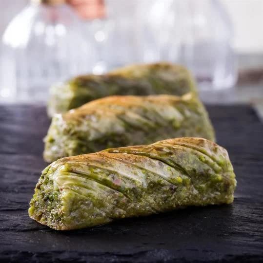 Premium Hafiz Mustafa 1864 Istanbul Baklava Pastry Gift Box - Authentic Turkish Baklava Dessert with Fresh Phyllo Dough, Pistachios, Hazelnuts & Walnuts - Perfect for Birthdays, Christmas Gifts, Dinner Parties & Holiday Celebrations