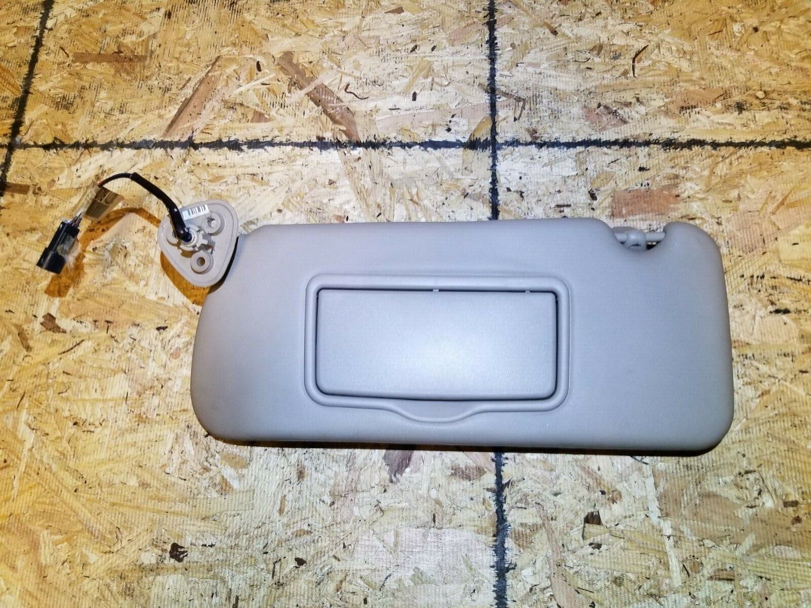2005-2009 Cadillac SRX Left Driver Side Sun Visor Replacement - OEM Quality Fit for Daily Commuting & Road Trips