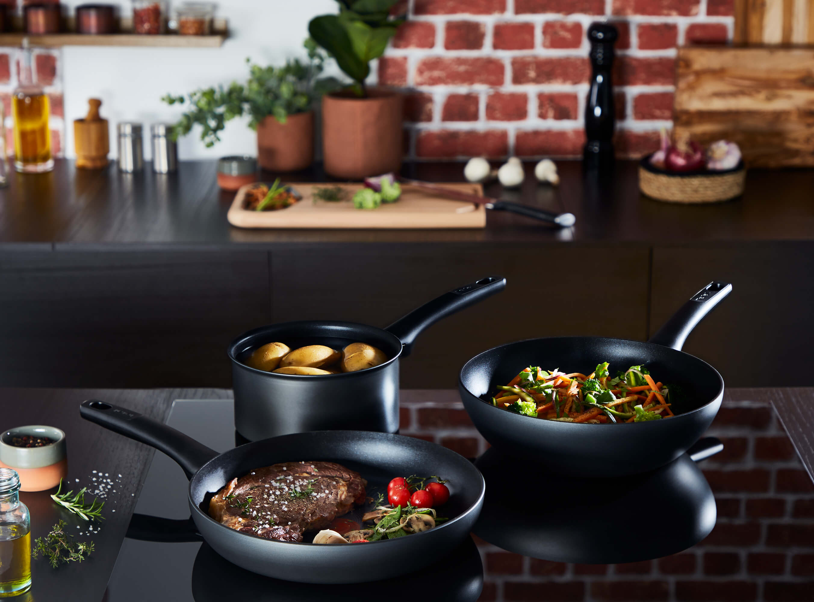 Tefal Ultimate Non Stick Induction Frypan 26cm - Premium Cookware for Induction Cooktops - Perfect for Sautéing, Frying & Cooking Family Meals