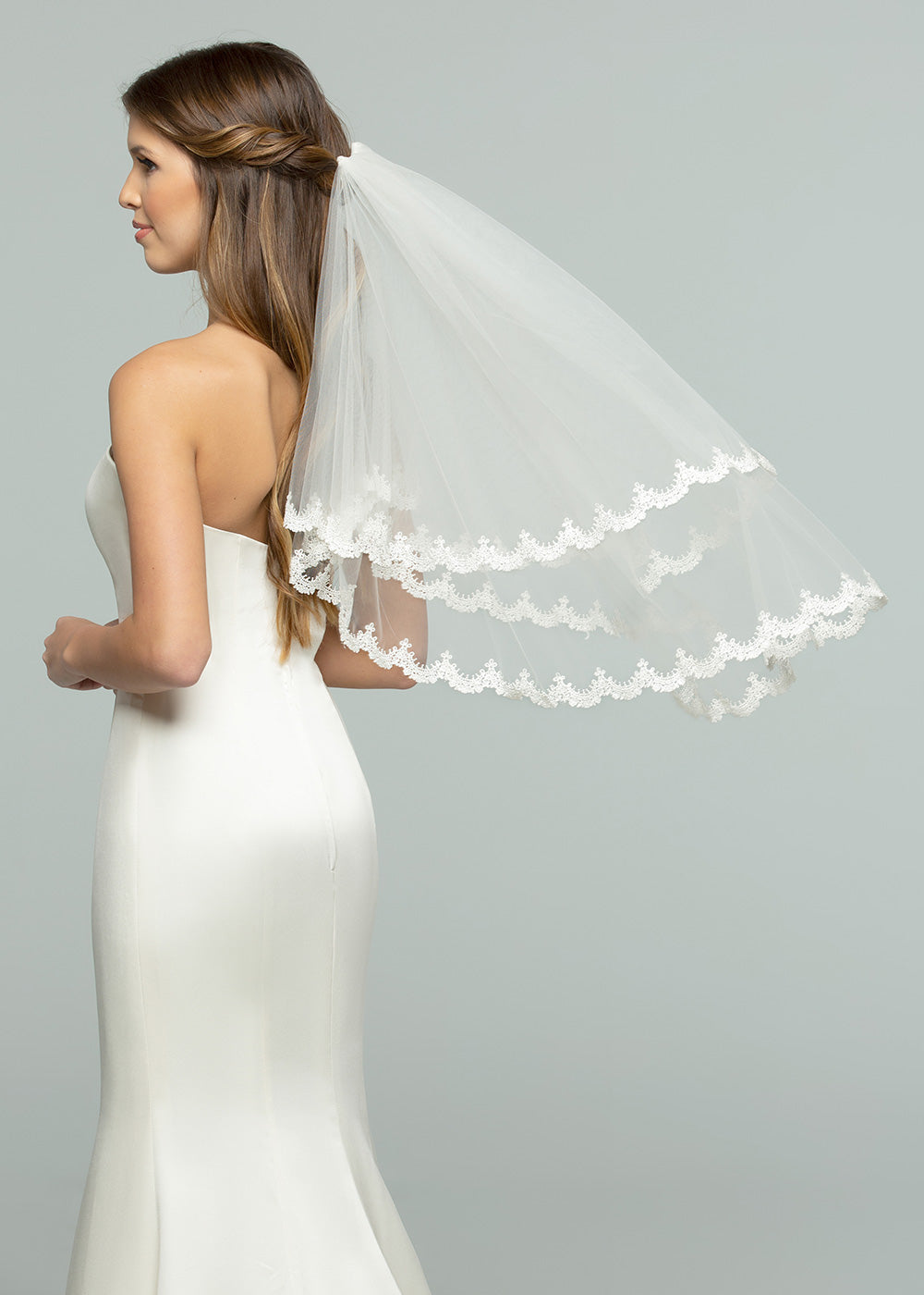 Elegant V1008 Elbow Length Wedding Veil with Scallop Lace Edge - Perfect for Bridal Ceremonies, Photos & Romantic Occasions