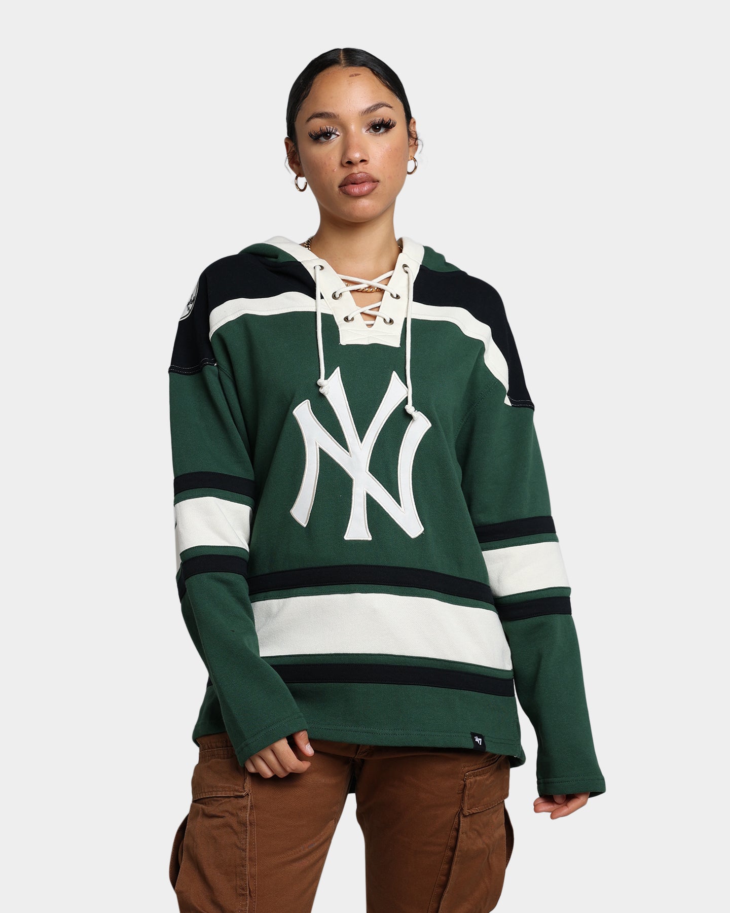 47 Brand New York Yankees Superior Lacer Hoodie for Men - Dark Green Pullover Sweatshirt with Adjustable Drawstring Hood - Perfect for Baseball Games, Casual Wear & Outdoor Activities
