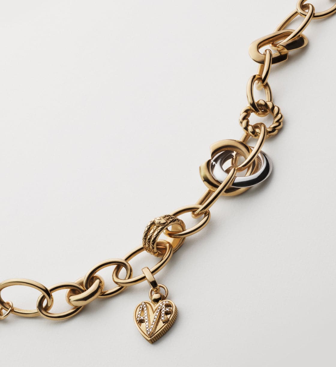 Stylish Menagerie Chain Bracelet for Women & Men - Trendy Animal Link Jewelry for Casual & Formal Wear