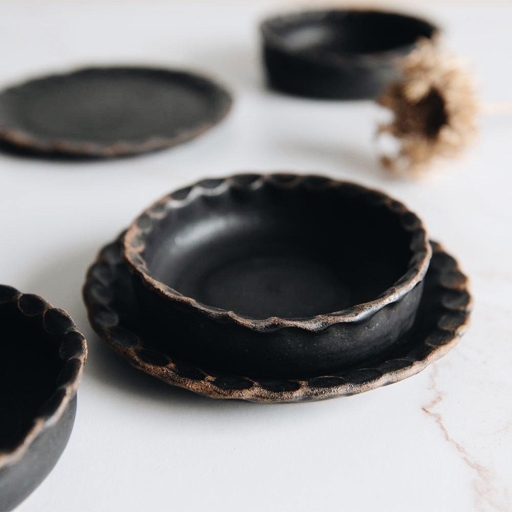 Elegant Dark Ceramic Scalloped Serving Dish - Perfect for Appetizers, Desserts & Home Decor | Microwave & Dishwasher Safe