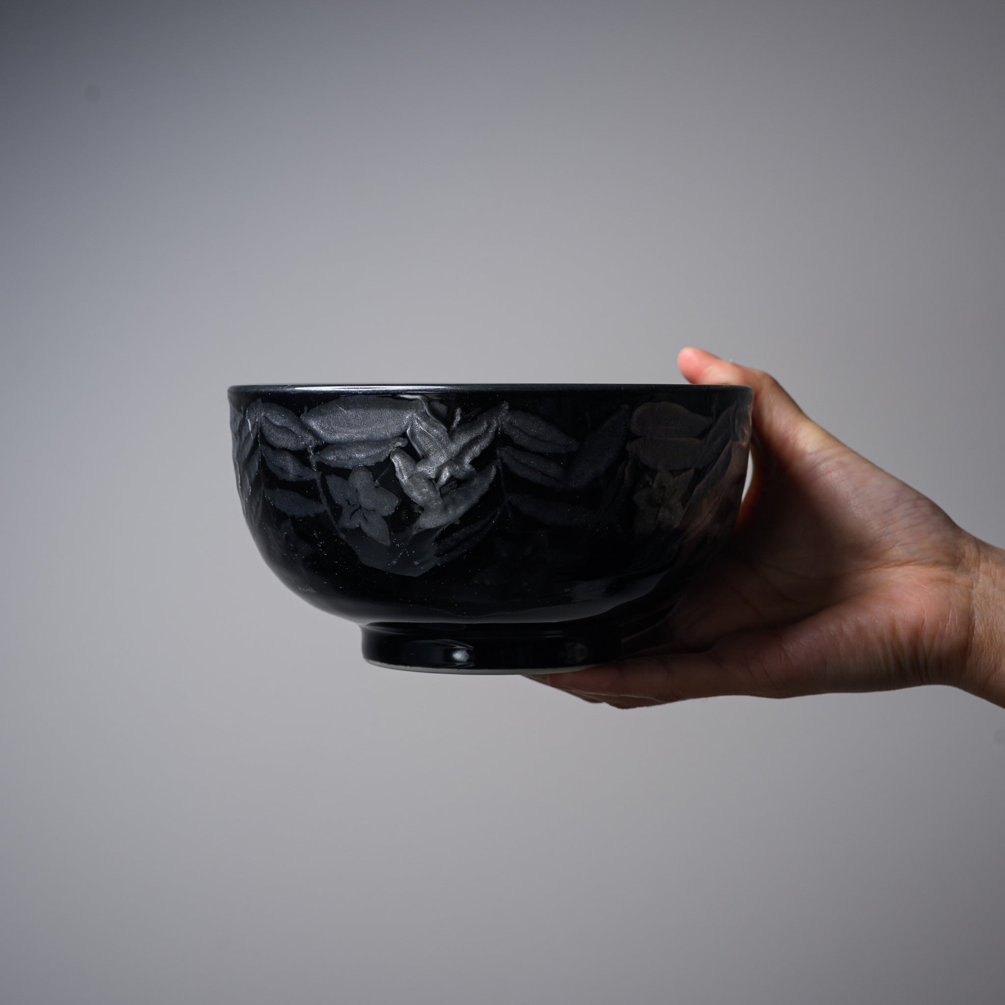Mino Ware Bellflower Donburi Bowl - Handcrafted Black Ceramic Japanese Rice Bowl for Sushi, Ramen & Donburi | Perfect for Home Dining & Japanese Cuisine Lovers