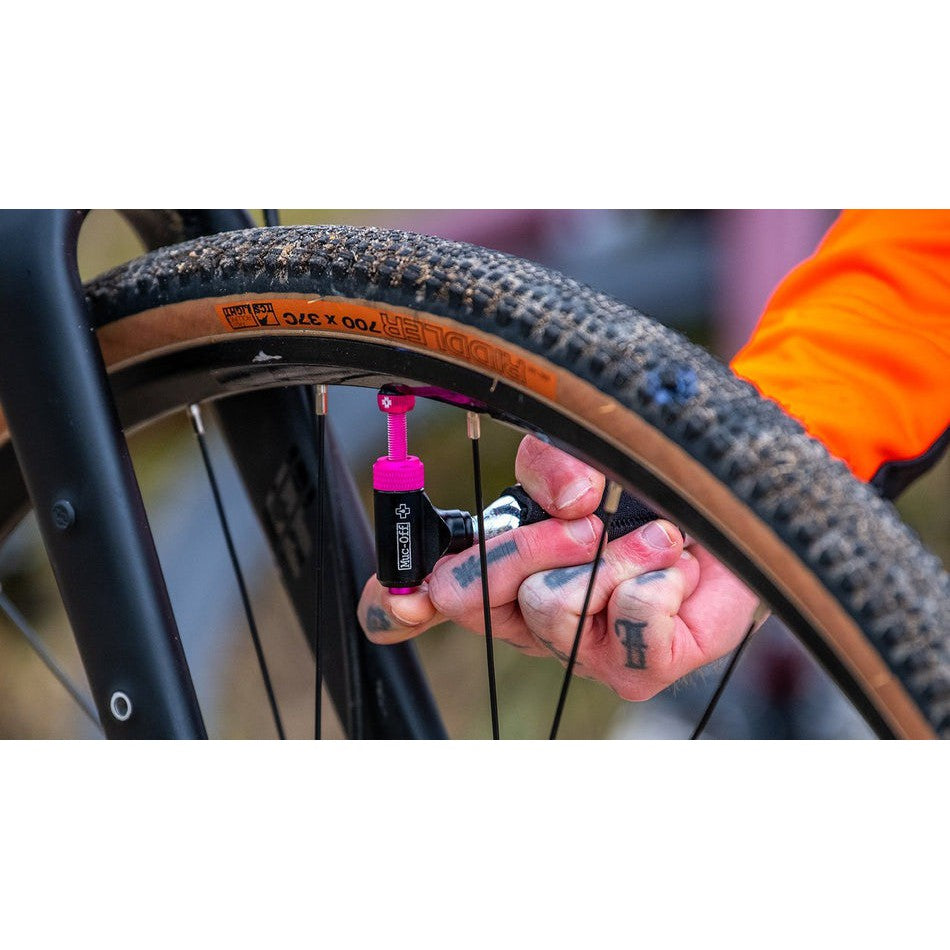 Muc Off CO2 Inflator Kit - Portable Bike Tire Inflator for Road & Mountain Bikes - Perfect for Quick Tire Inflation During Rides & Emergency Repairs