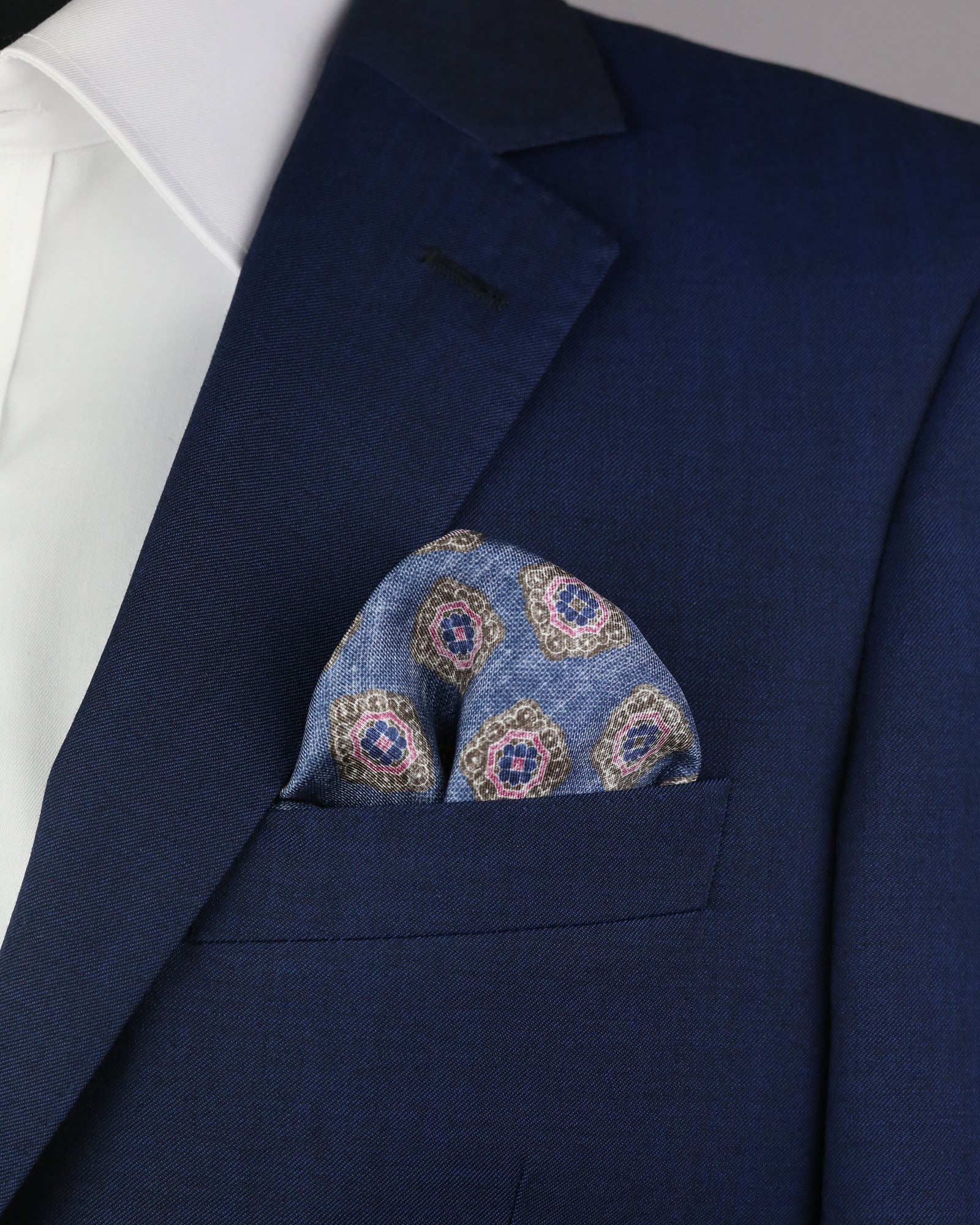 DÉCLIC Medallion Pattern Handkerchief - Blue Floral Embroidery for Men & Women - Perfect for Weddings, Gifts, and Formal Occasions
