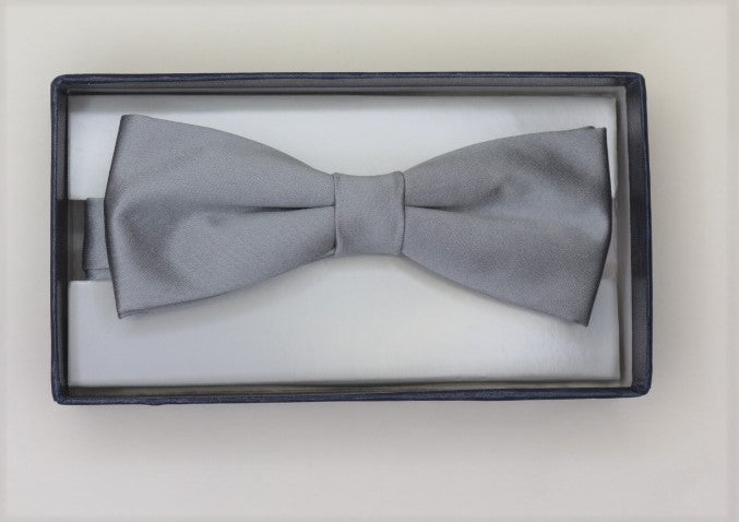 Elegant Silver Bow Tie for Men - Classic Formal Accessory for Weddings, Prom & Special Occasions