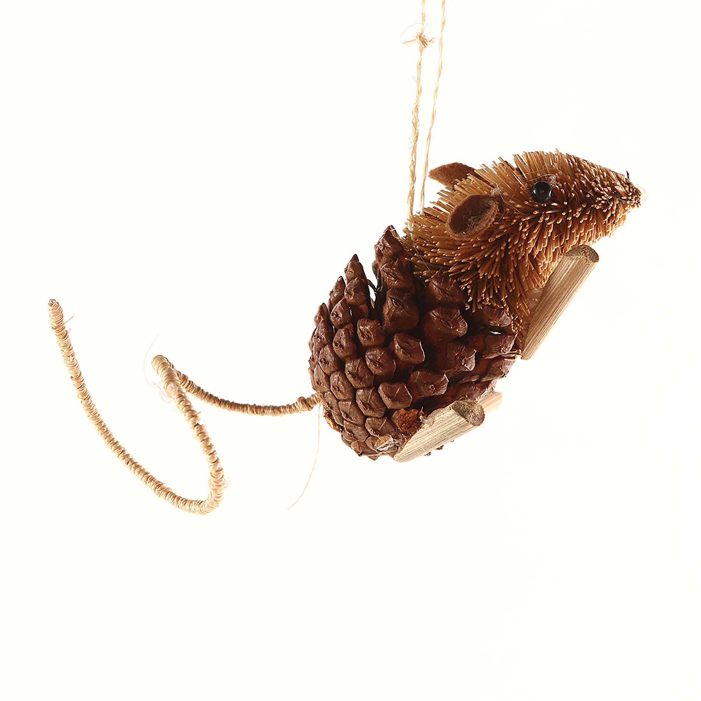 GGI 4.5-inch Handmade Buri and Pinecone Christmas Ornament - Cute Mouse Design for Holiday Tree Decor, Gift Wrapping & Festive Home Decoration