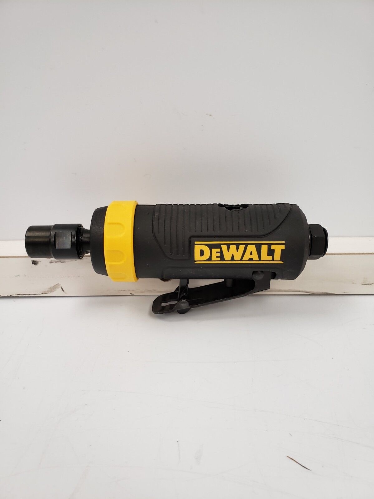 DEWALT DWMT70783 1/4-Inch Die Grinder with 2.5 Amp Motor - Professional Power Tool for Metal Grinding, Sanding & Polishing - Ideal for Automotive, Metalworking & DIY Projects