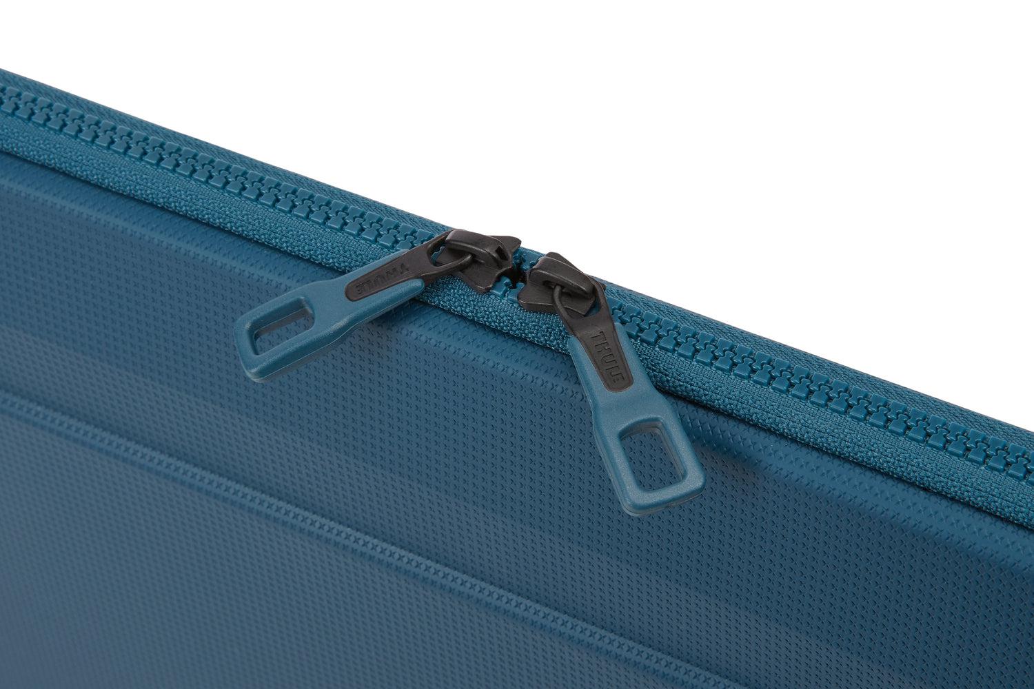 Thule Gauntlet 16-inch MacBook Pro Sleeve - Durable Laptop Case for MacBook Pro 16 (2023/2021) - Water-Resistant Protective Cover for Travel, Work & School