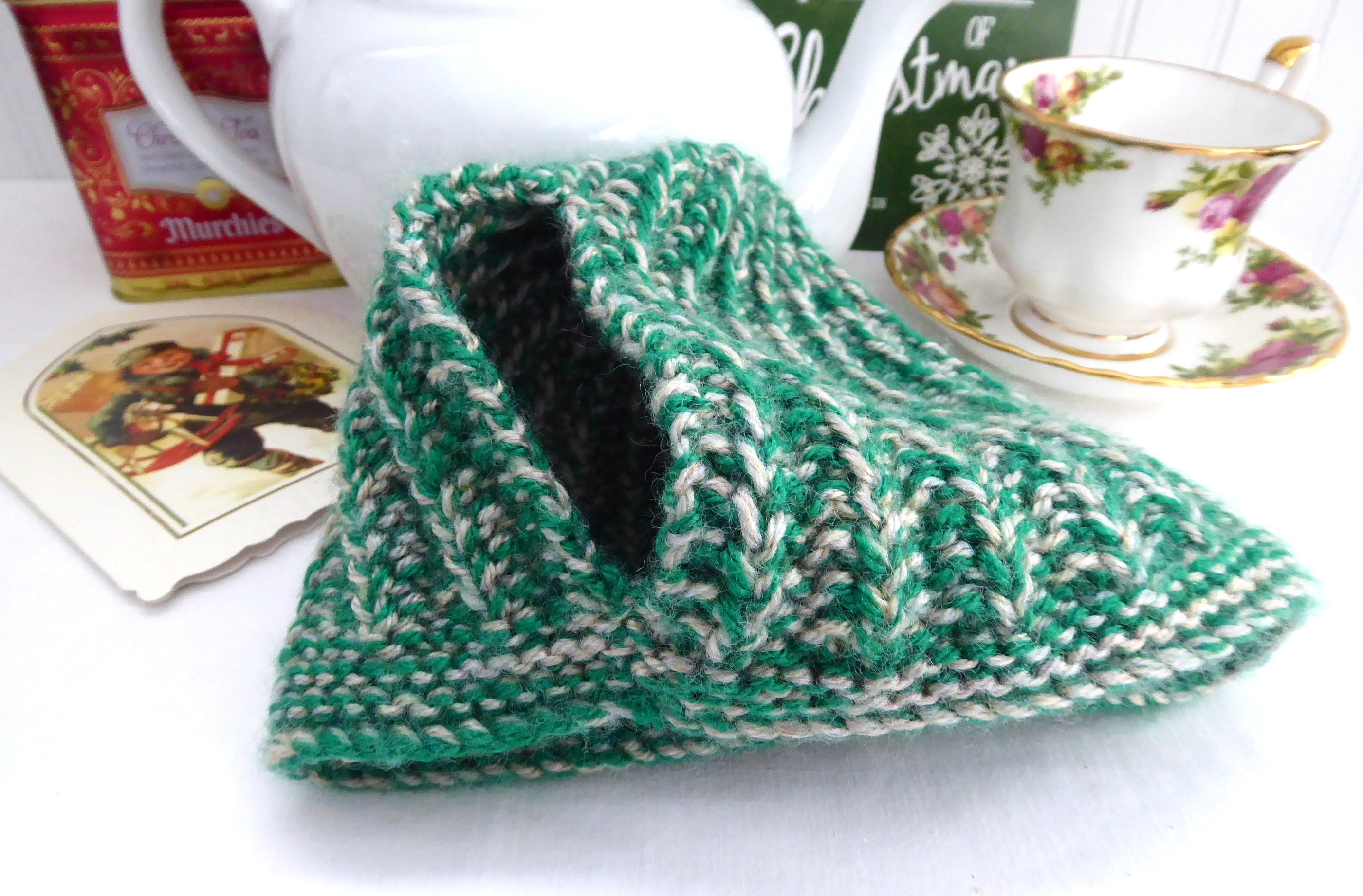 Vintage 1970s Knitted Stretchy Tea Cosy - Variegated Green & Tan English Tea Pot Cover, Handmade Cozy for Medium Tea Pots | Perfect for Afternoon Tea, Tea Parties & British Tea Traditions