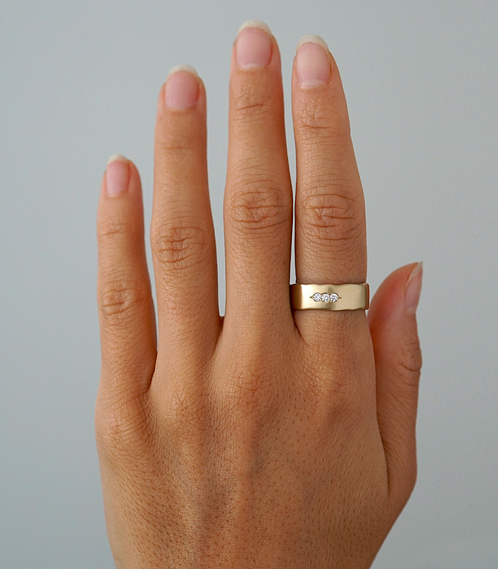 Organic Gender Neutral Diamond Wedding Band - Eco-Friendly & Ethical Wedding Ring for Men & Women - Perfect for Engagement, Anniversary & Commitment Ceremonies
