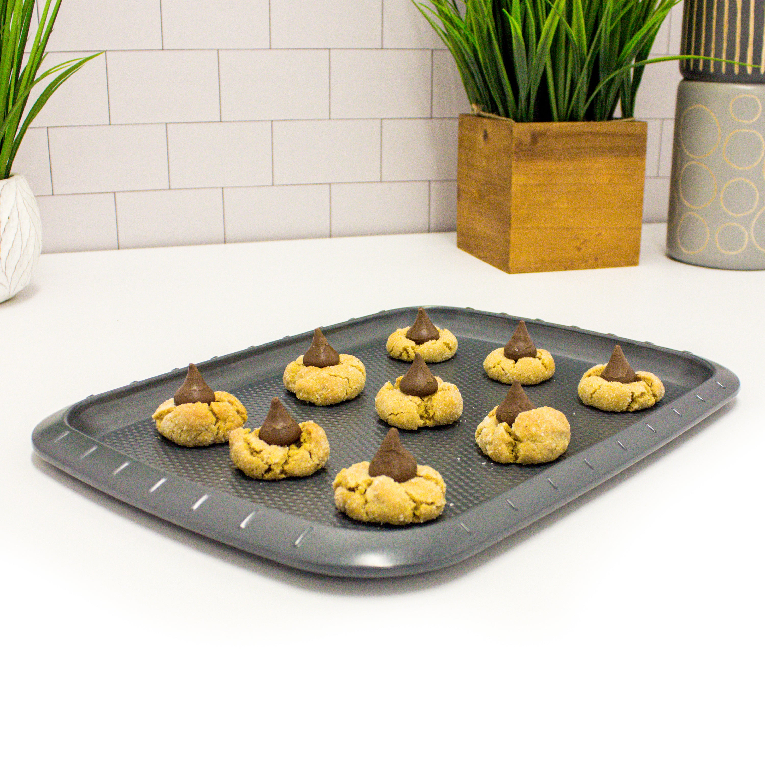 BergHOFF GEM Non-Stick 3-Piece Bakeware Set - Small Cookie Sheet, Cupcake Pan & Bundt Pan for Baking Cookies, Muffins & Cakes | Perfect for Home Baking & Holiday Treats