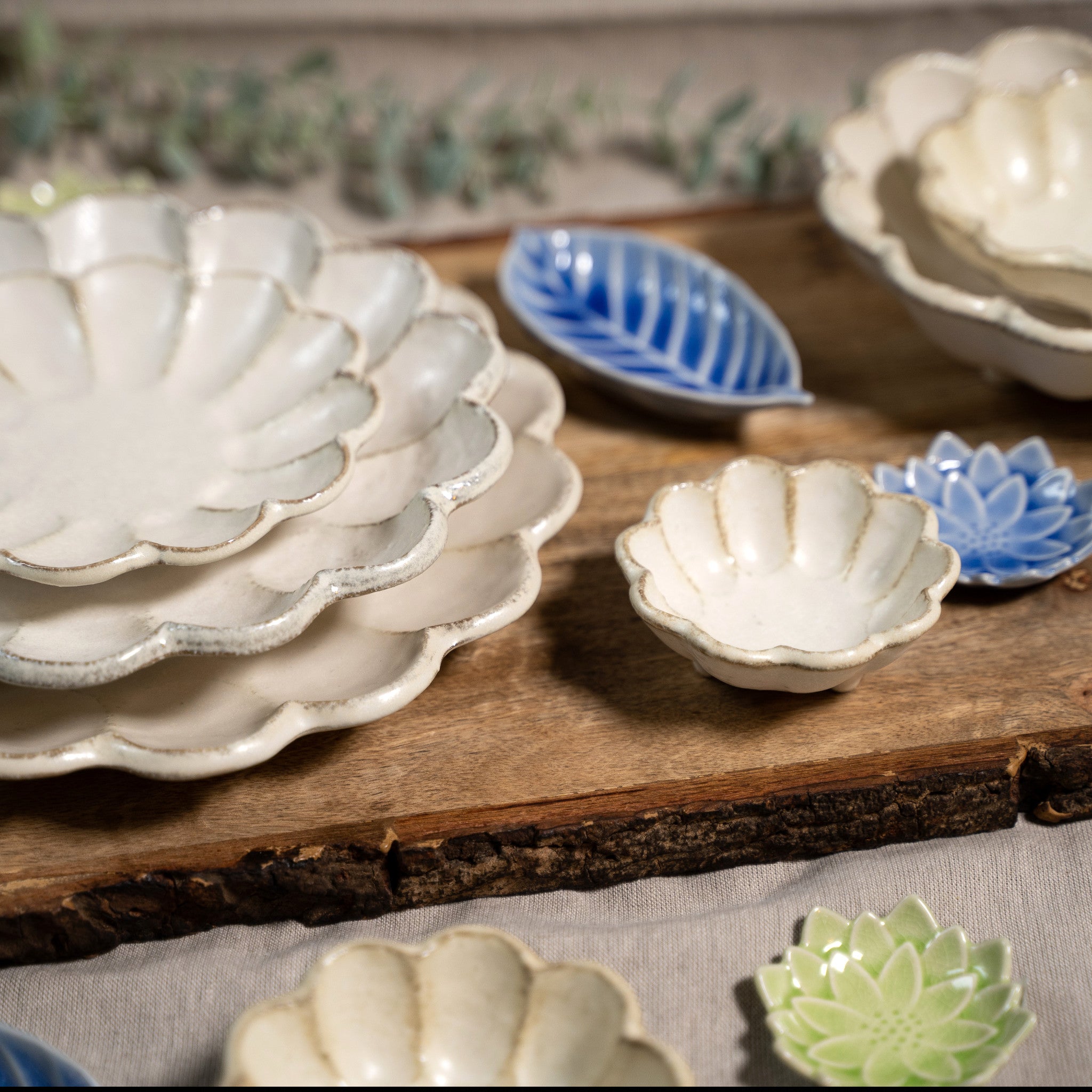 Rinka Bowl - 10.5 cm Ceramic Rice Bowl Set of 4 (4 Colors) - Perfect for Asian Cuisine, Soup, Salad & Home Dining