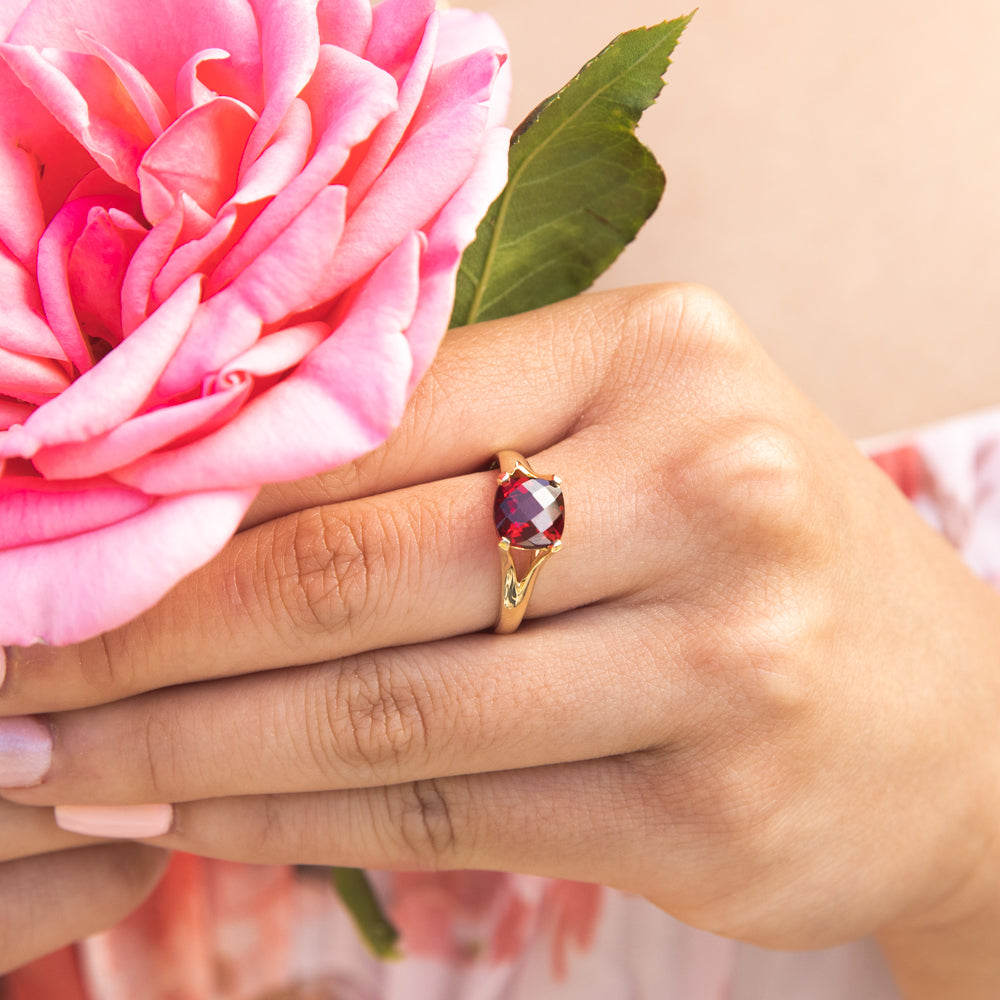 9ct Yellow Gold 2.85ct Cushion Cut Garnet Ring for Women - Elegant Vintage Style Jewelry Gift for Anniversary, Engagement & Special Occasions