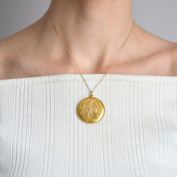 Victorian 14K Gold Engraved Initial Locket Necklace - Personalized Jewelry Gift for Women, Bridesmaids & Loved Ones - Perfect for Anniversaries, Weddings & Special Occasions