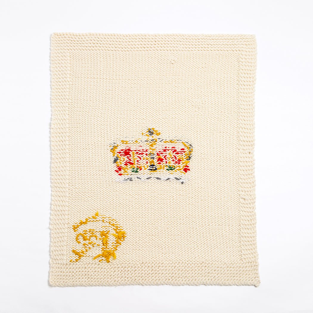 Royal Crown Blanket Knitting Kit - DIY Crochet Blanket Making Set with Soft Yarn for Beginners & Adults - Perfect for Home Decor, Gift Giving & Cozy Winter Nights