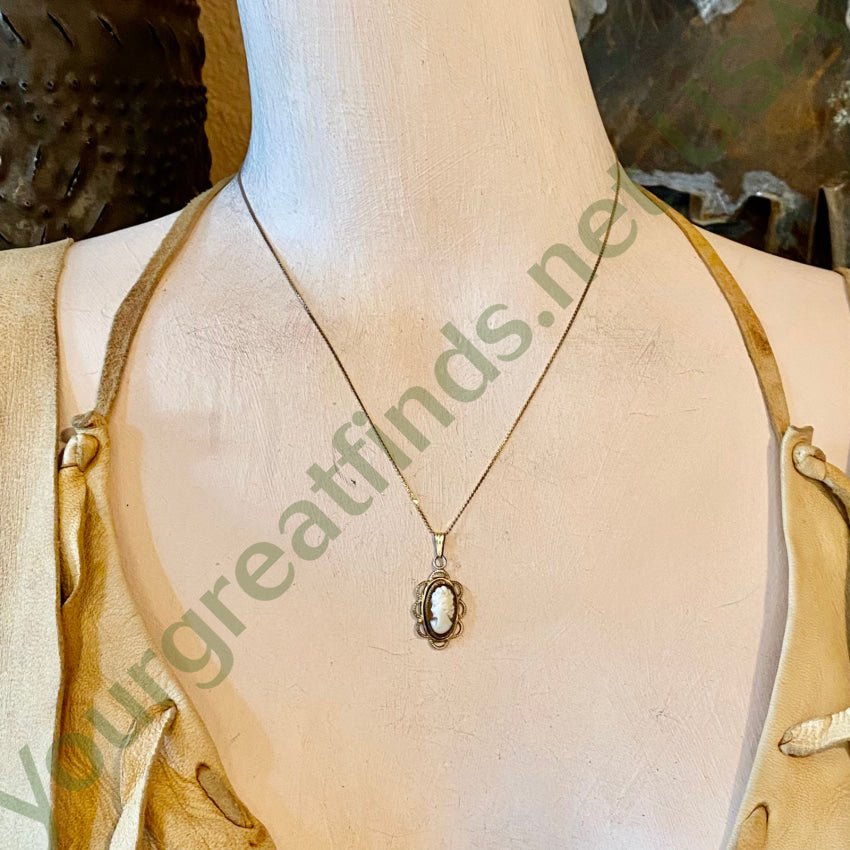 Vintage 12k Yellow Gold Filled Carved Shell Cameo Pendant Necklace - Elegant Antique Jewelry for Women, Perfect for Weddings, Anniversaries & Special Occasions