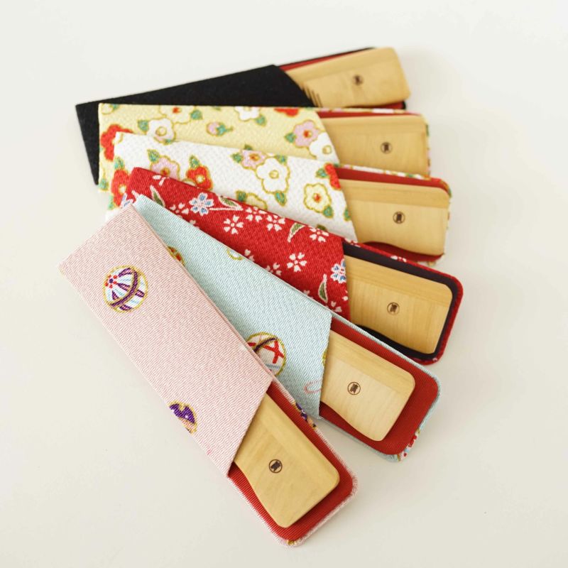 Handmade Kyoto Japanese Akane Madder Wood Comb with Chirimen Crepe Fabric Case - Traditional Hair Accessory for Women, Bridal, Cosplay & Kimono Styling