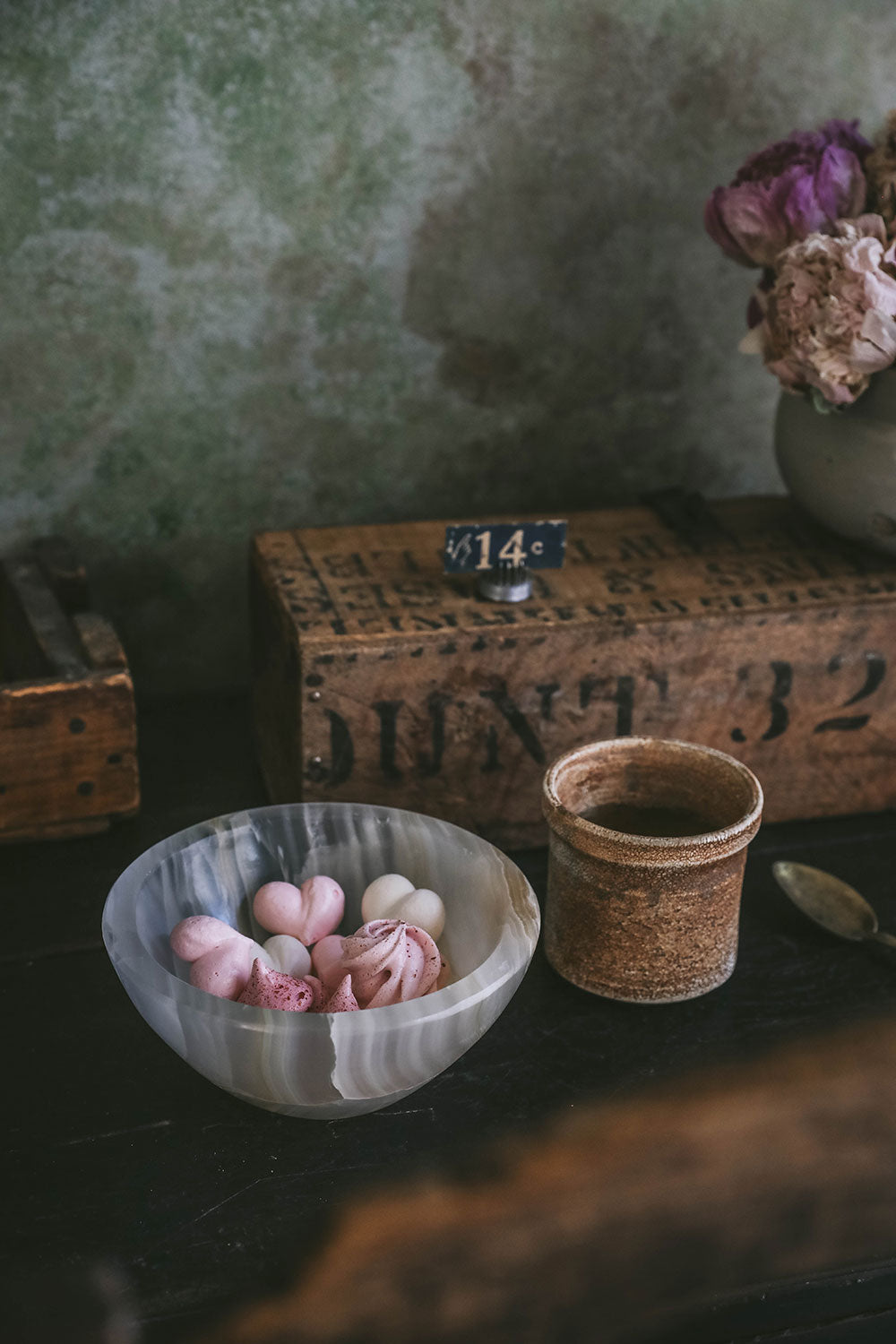Handcrafted Unique Onyx Bowl - Elegant Stone Serving Bowl for Home Decor, Fruit Display & Gift Giving | Perfect for Dining, Entertaining & Zen Decor