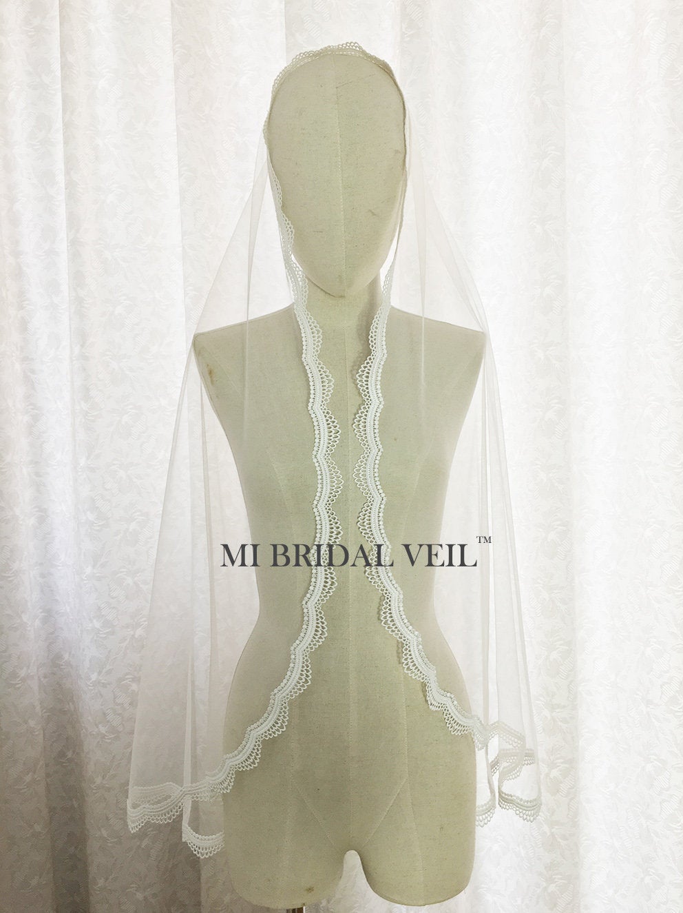 Elegant Mantilla Lace Wedding Veil | Handmade Crochet Venice Fingertip Bridal Veil by MI BRIDAL - Perfect for Church Weddings, Vintage Themed Ceremonies & Romantic Photos