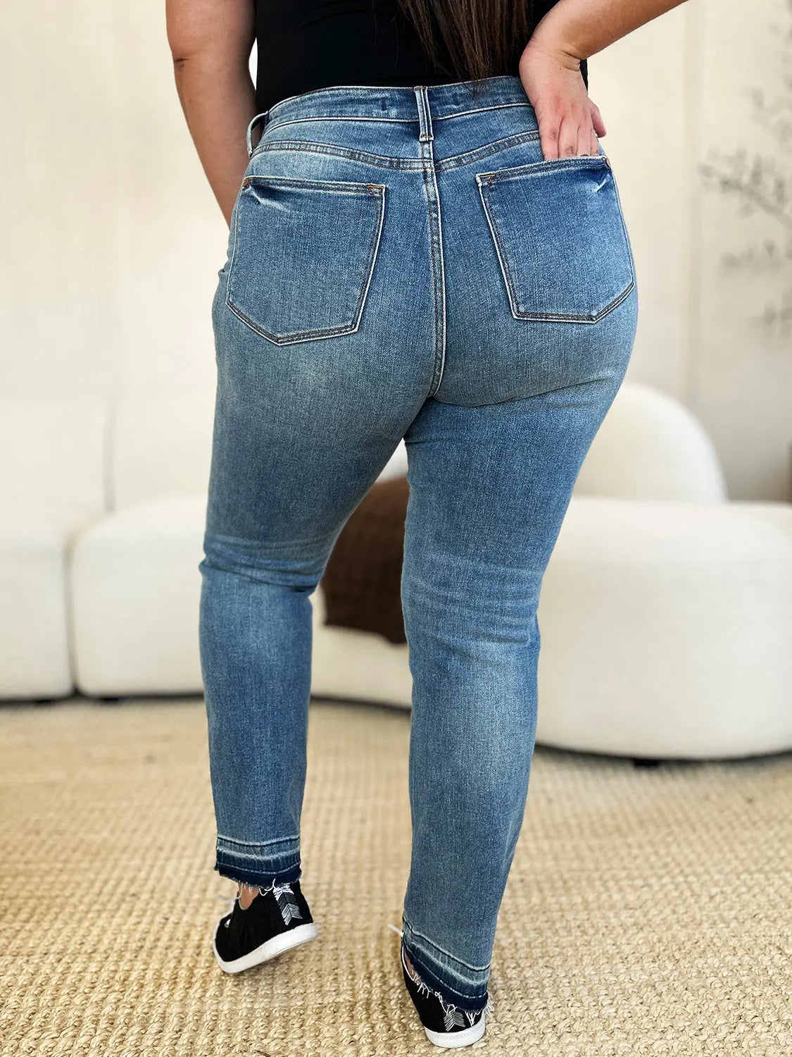 Judy Blue Women's Full Size Mid Rise Rigid Magic Release Hem Jeans - Comfortable Stretch Denim Pants for Casual Wear & Everyday Outfits