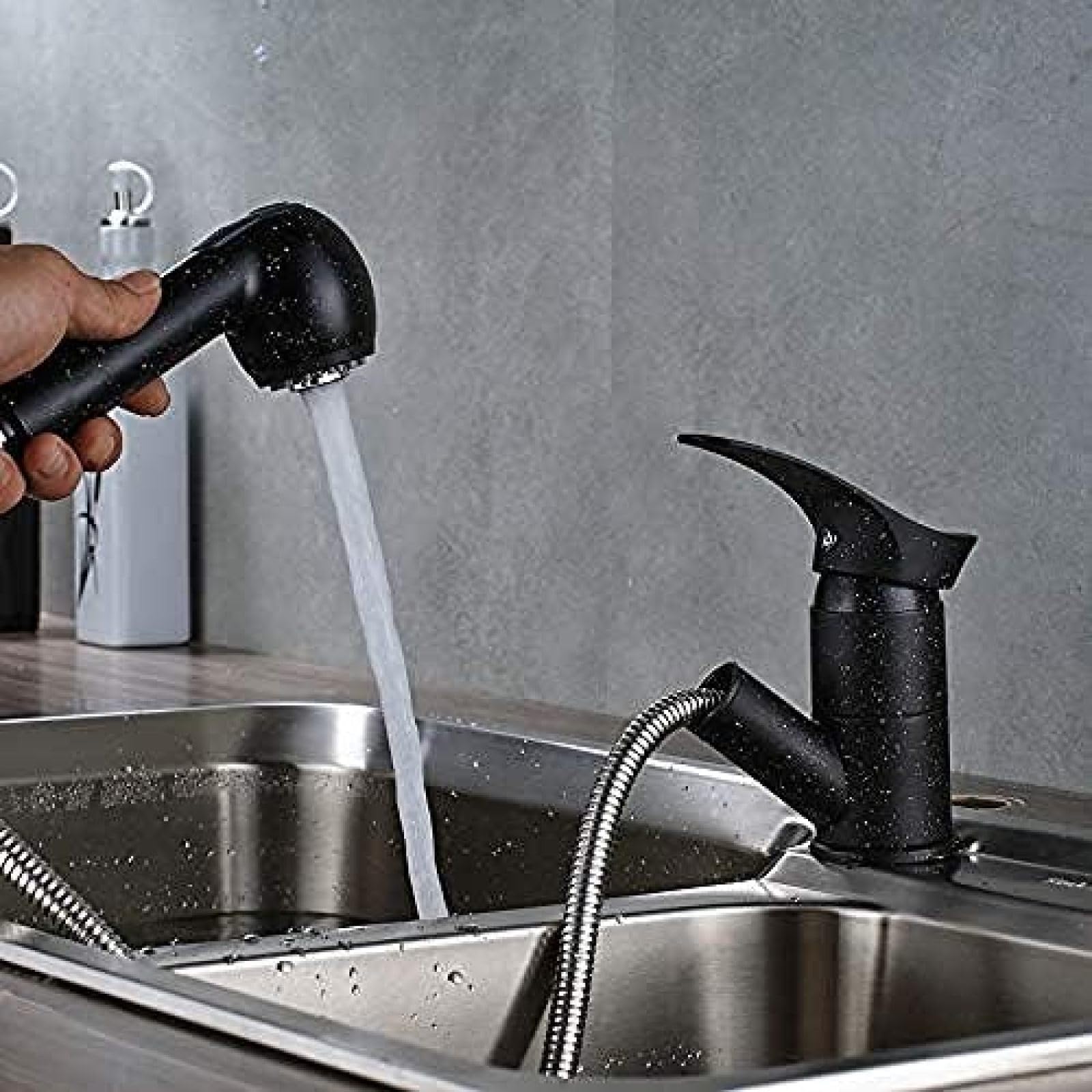 CRJUS Oil Rubbed Bronze Single Hole Kitchen Faucet with Pull Down Sprayer - Modern One-Handed Mixer Tap for Sink, Perfect for Cooking, Washing Dishes and Food Prep in Home Kitchen