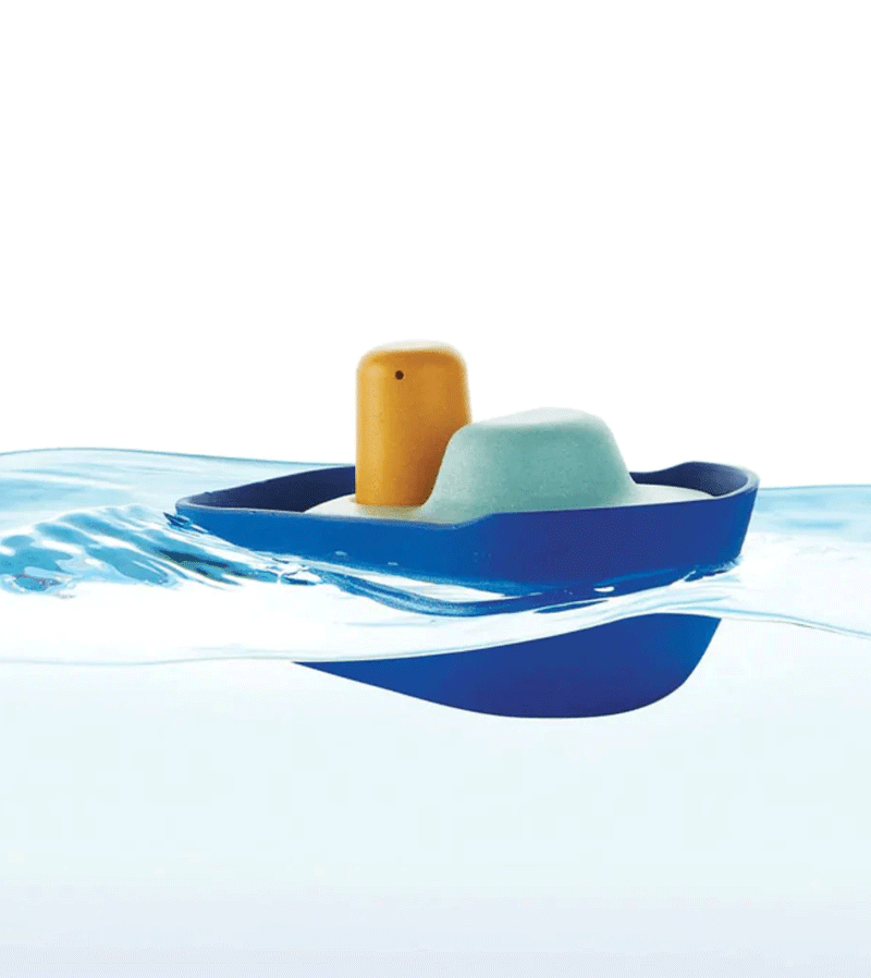 Plan Toys Wooden Tug Boat - Classic Pull Toy for Toddlers & Kids - Eco-Friendly Educational Boat for Bath Time, Ocean Play & Imaginative Adventures