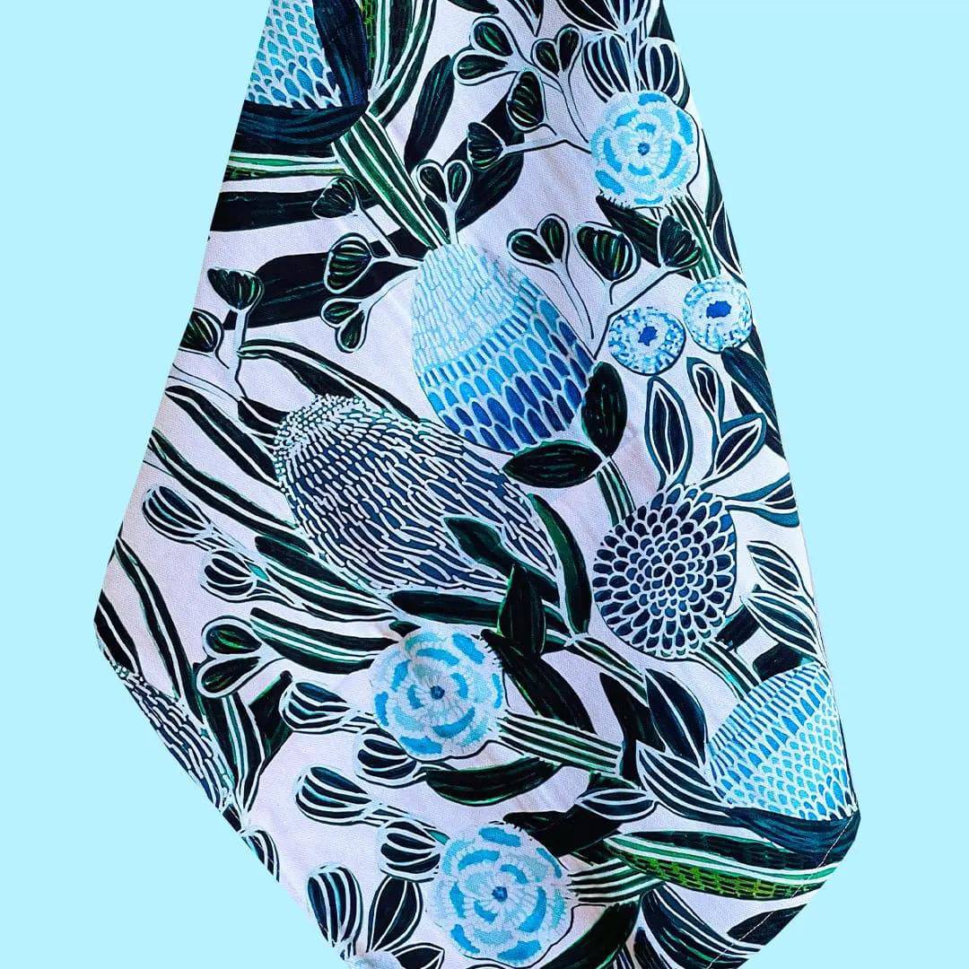 Premium Blue Banksia Tea Towel & Wooden Fridge Magnet Set - Elegant Home Decor Gift for Kitchen, Housewarming & Hostess - Perfect for Farmhouse & Coastal Style Homes