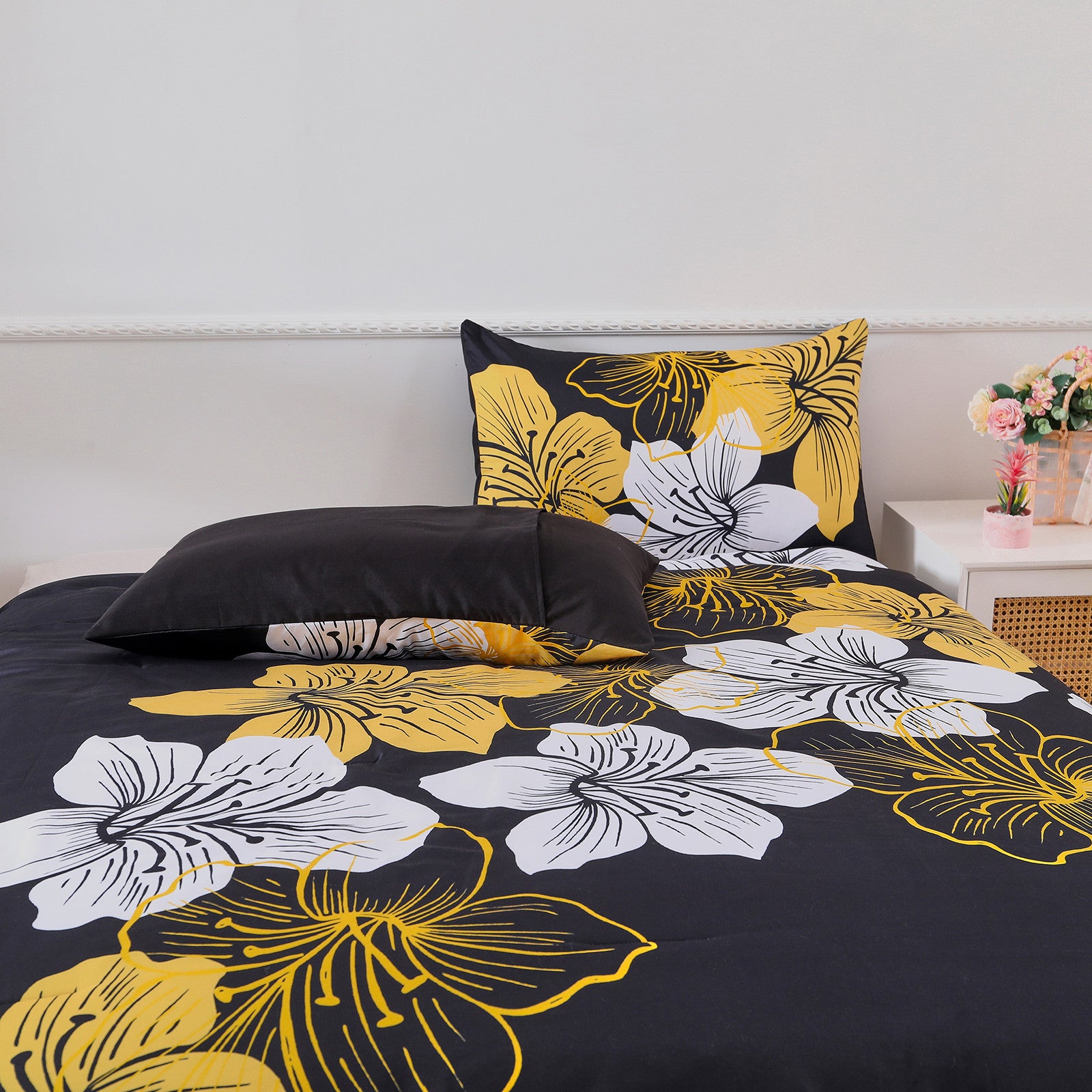 Luxury King Comforter Set - Black & Gold Floral 3-Piece Bedding Set | Ultra Soft Microfiber for All Seasons | Perfect for Master Bedroom, Guest Room & Hotel Decor