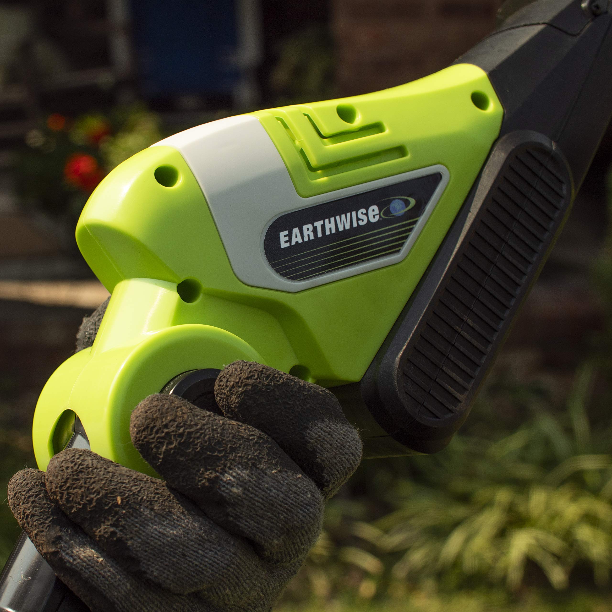 Earthwise LPHT12022 20-Inch Cordless Pole Hedge Trimmer with 2.0AH Battery & Fast Charger - Lightweight Electric Hedge Clipper for Tall Bushes, Tree Trimming & Garden Maintenance