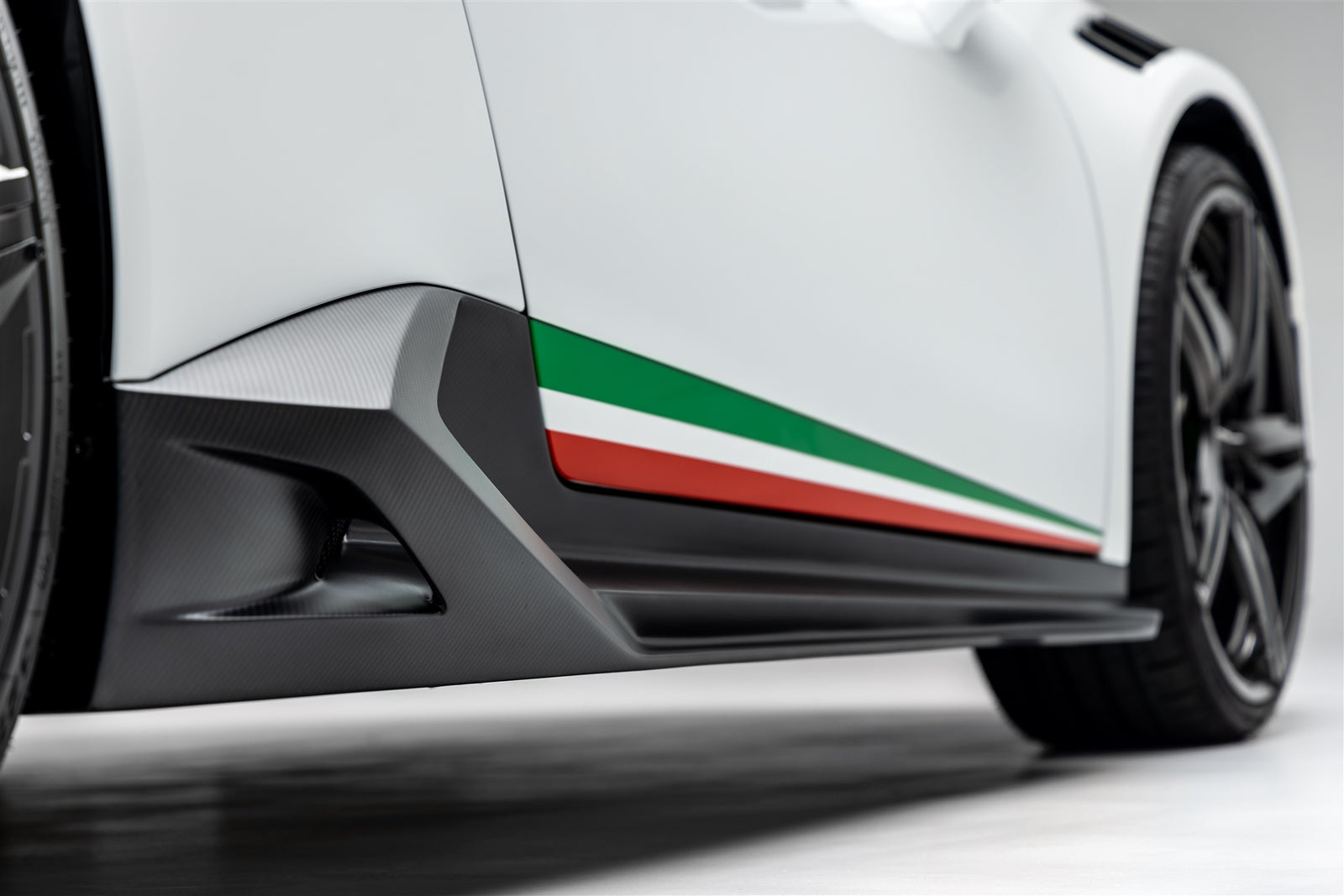 Lamborghini Huracan EVO 2WD Monza Aero Program CB 01 - High Performance Sports Car for Racing Enthusiasts | Perfect for Track Days and Supercar Events