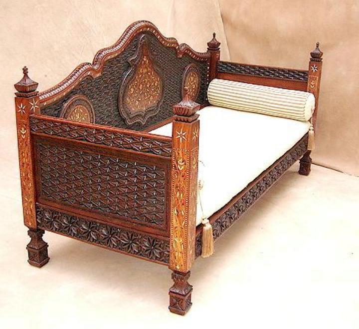 Hand Carved Solid Hardwood Daybed in Brown - Rustic Sofa Bed for Living Room, Guest Room & Patio