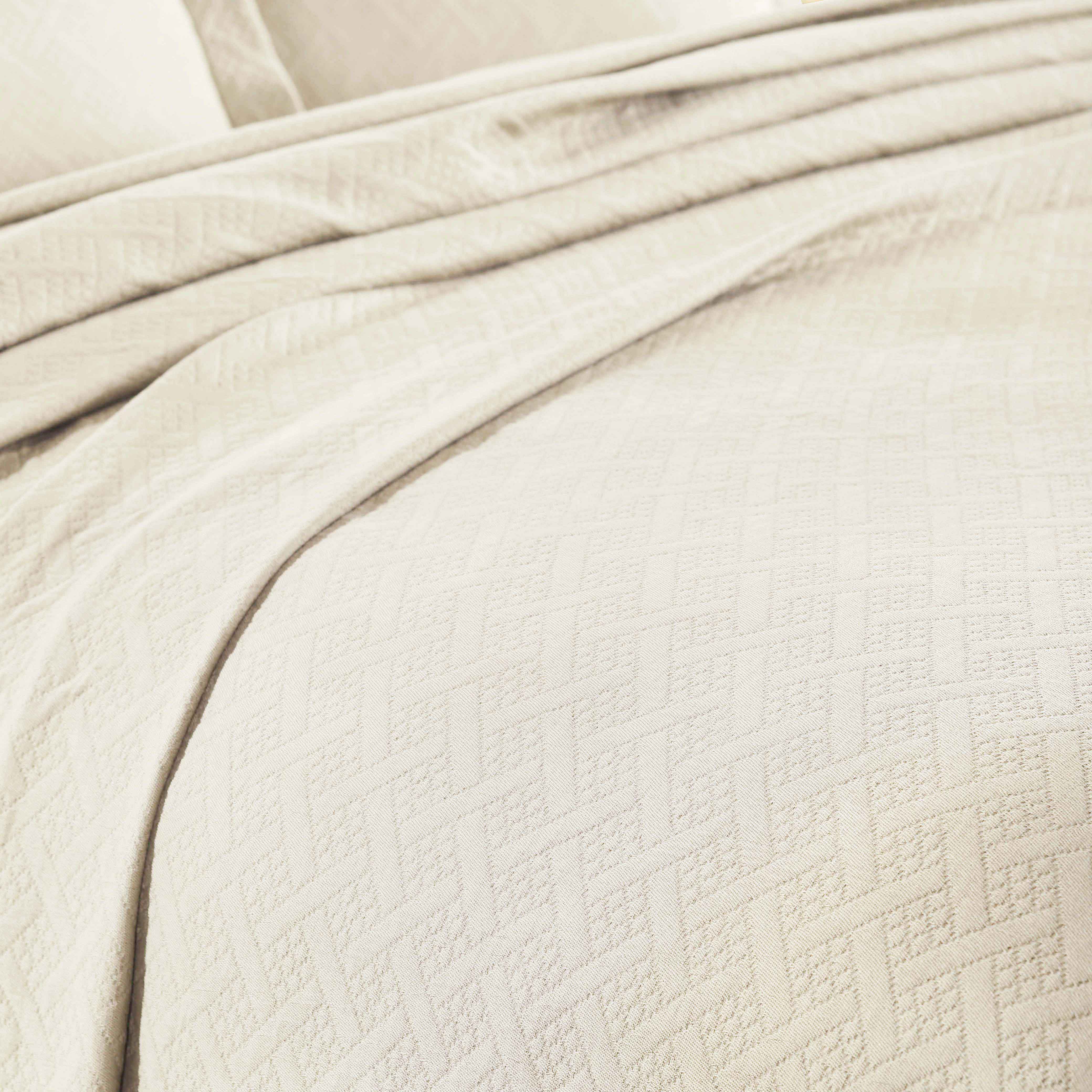 Basket Weave Matelasse Cotton Bedspread Set - Queen Size Luxury Bedding with Matching Shams - Perfect for Master Bedroom & Guest Room Decor