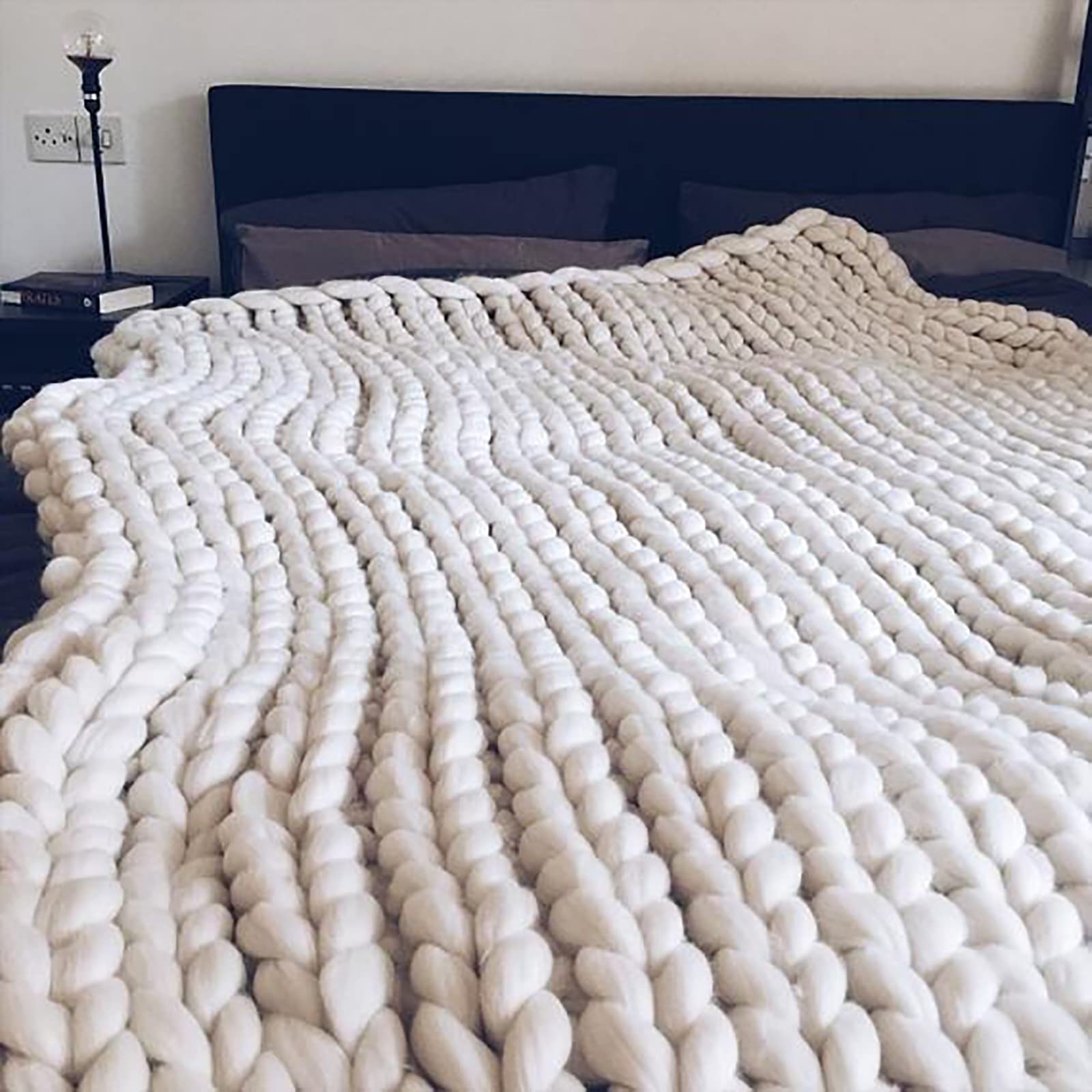 Chunky Knit Blanket - Soft & Warm Handmade Throw for Sofa, Bed, Couch - Cozy Oversized Knitted Blanket (120x150cm, White) - Perfect for Winter Nights, Lounging & Home Decor