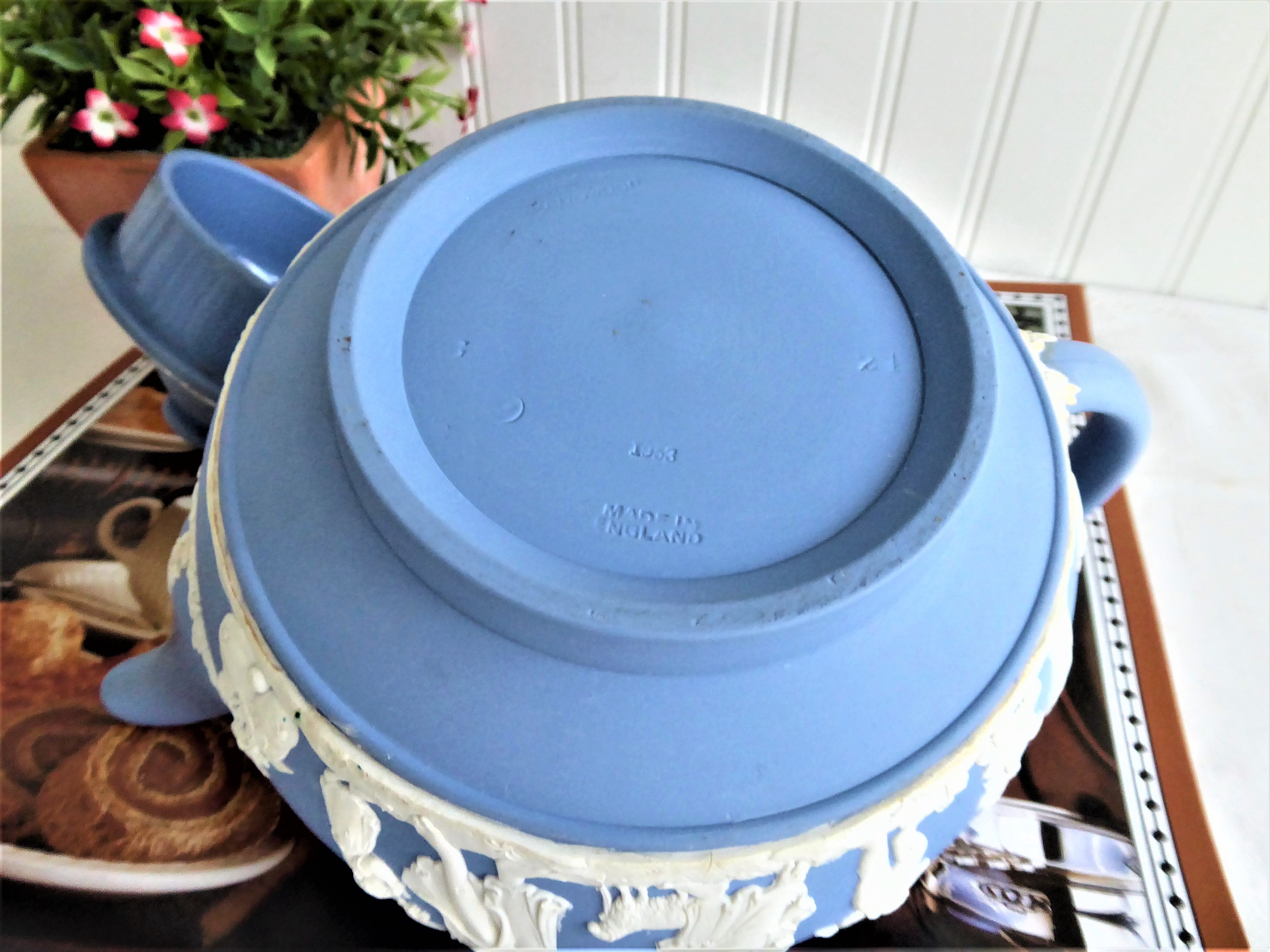 Vintage Wedgwood Blue Jasperware Teapot 1953 - Large Ceres Offering To Peace Design - 6 Cup Capacity - Perfect for Afternoon Tea & Collectible Display