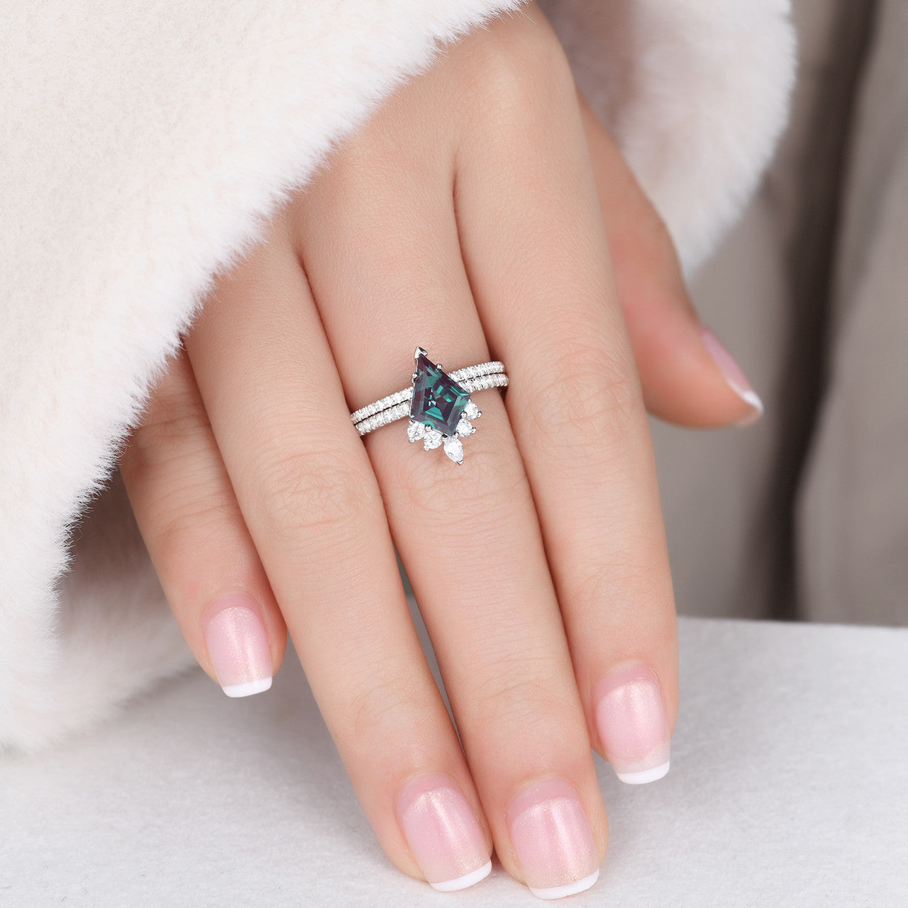 Unique Kite Cut Alexandrite & Moissanite Engagement Ring - Solitaire Half Eternity Stacking Bridal Set for Wedding, Proposal & Anniversary Gifts