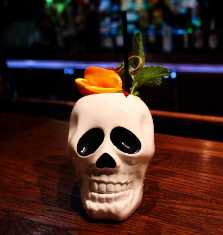 BarConic® Tiki Skull XL - 18oz Stainless Steel Cocktail Cup with Lid & Straw - Perfect for Tropical Drinks, Pool Parties, and Summer BBQs