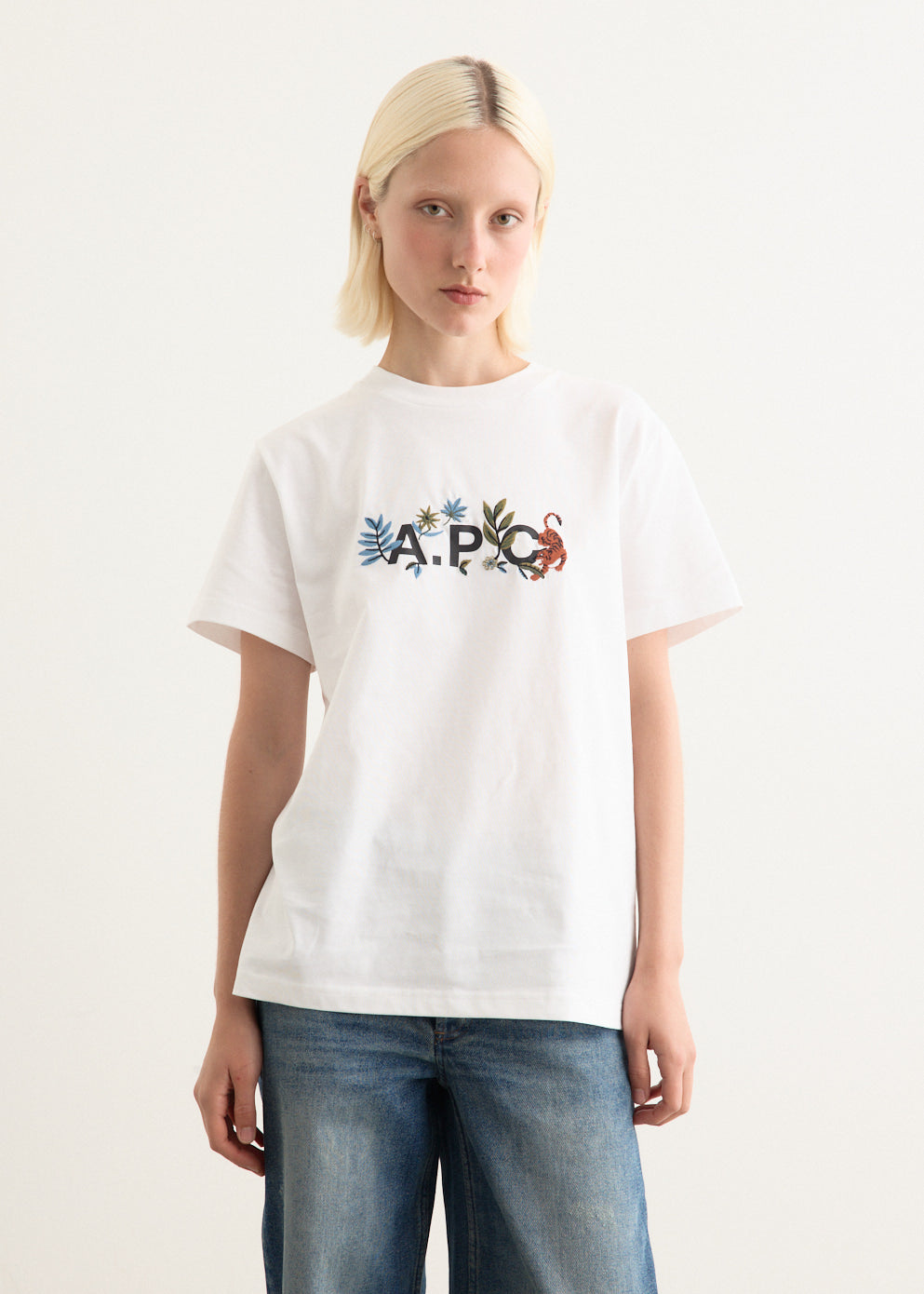 Auguste Cobqx M26497Aab White T-Shirt - Comfortable Cotton Tee for Casual Wear & Everyday Outfits