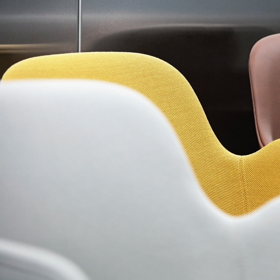 Modern Form Armchair with Sturdy Metal Legs & Soft Upholstery - Perfect for Living Room, Office, or Reading Nook
