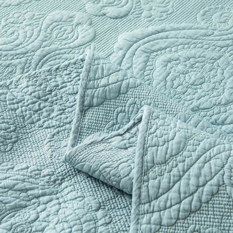 Aramis Reversible 3-Piece Damask Quilt Set - King Size Bedding with Matching Pillow Shams - Luxury Bedroom Decor for Master & Guest Rooms
