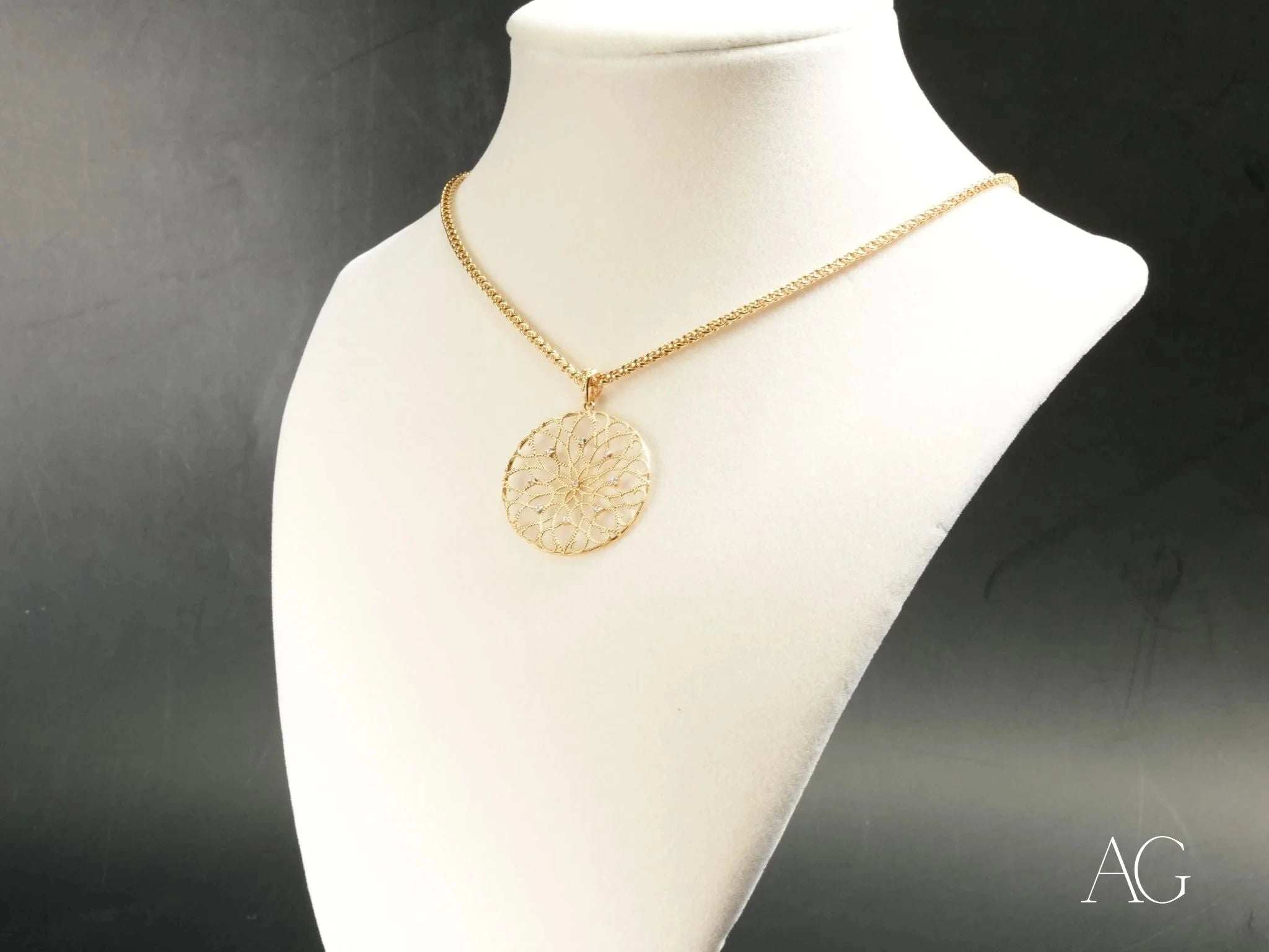 Blossom Spark Flower Pendant Necklace - Elegant Floral Jewelry for Women - Perfect Gift for Valentine's Day, Anniversary & Special Occasions