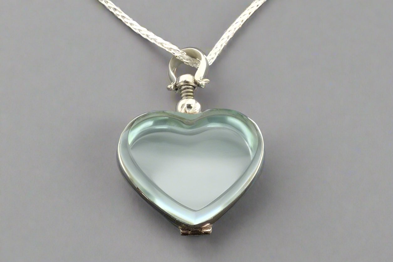 Elegant Glass Heart Locket Pendant on 70cm Espiga Chain - Perfect for Valentine's Gifts, Anniversary Presents & Romantic Occasions