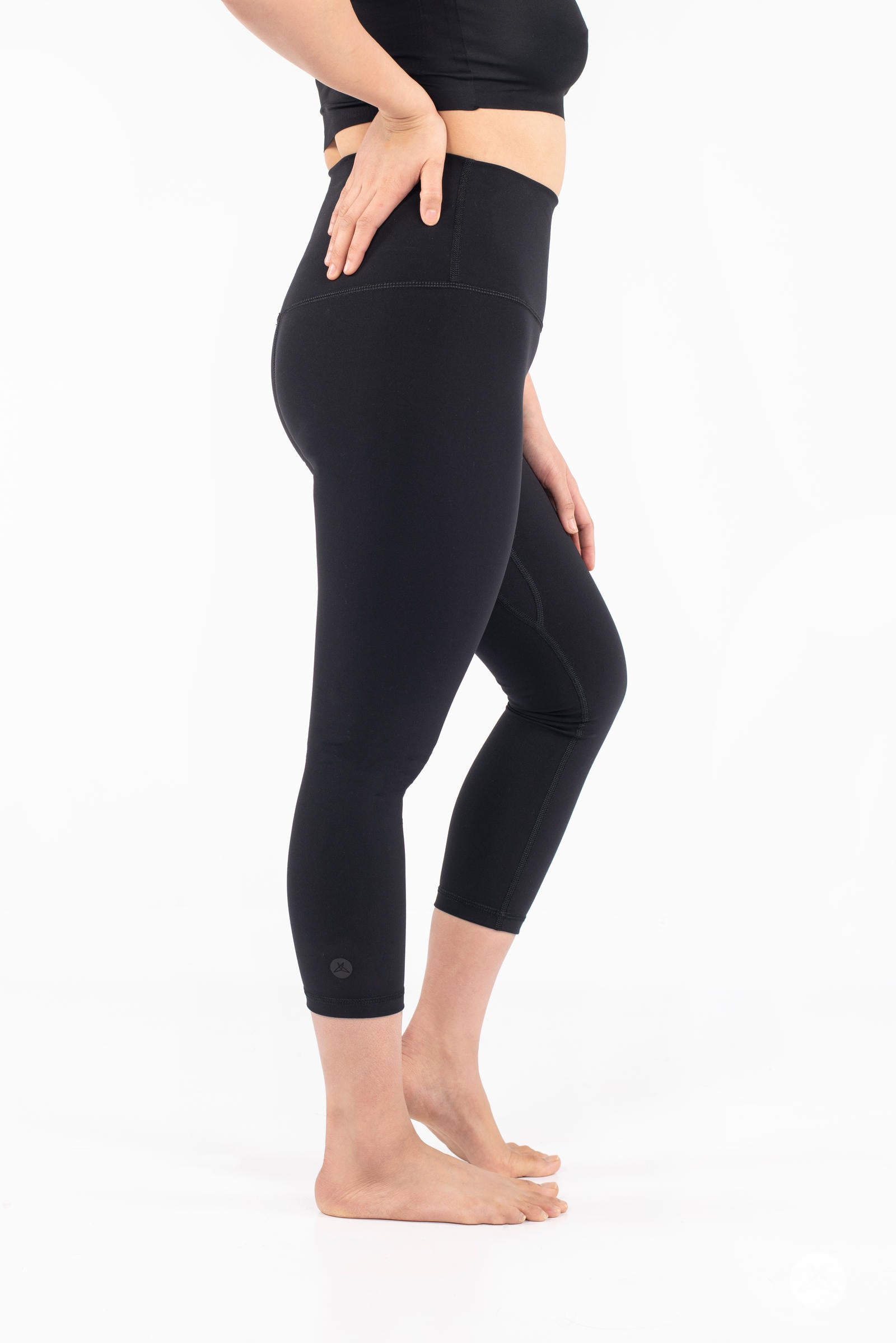 Free Motion Crops - High-Quality Yoga Pants for Women | Comfortable Workout Leggings for Pilates, Running & Gym | Perfect for Active Lifestyles & Athleisure Wear