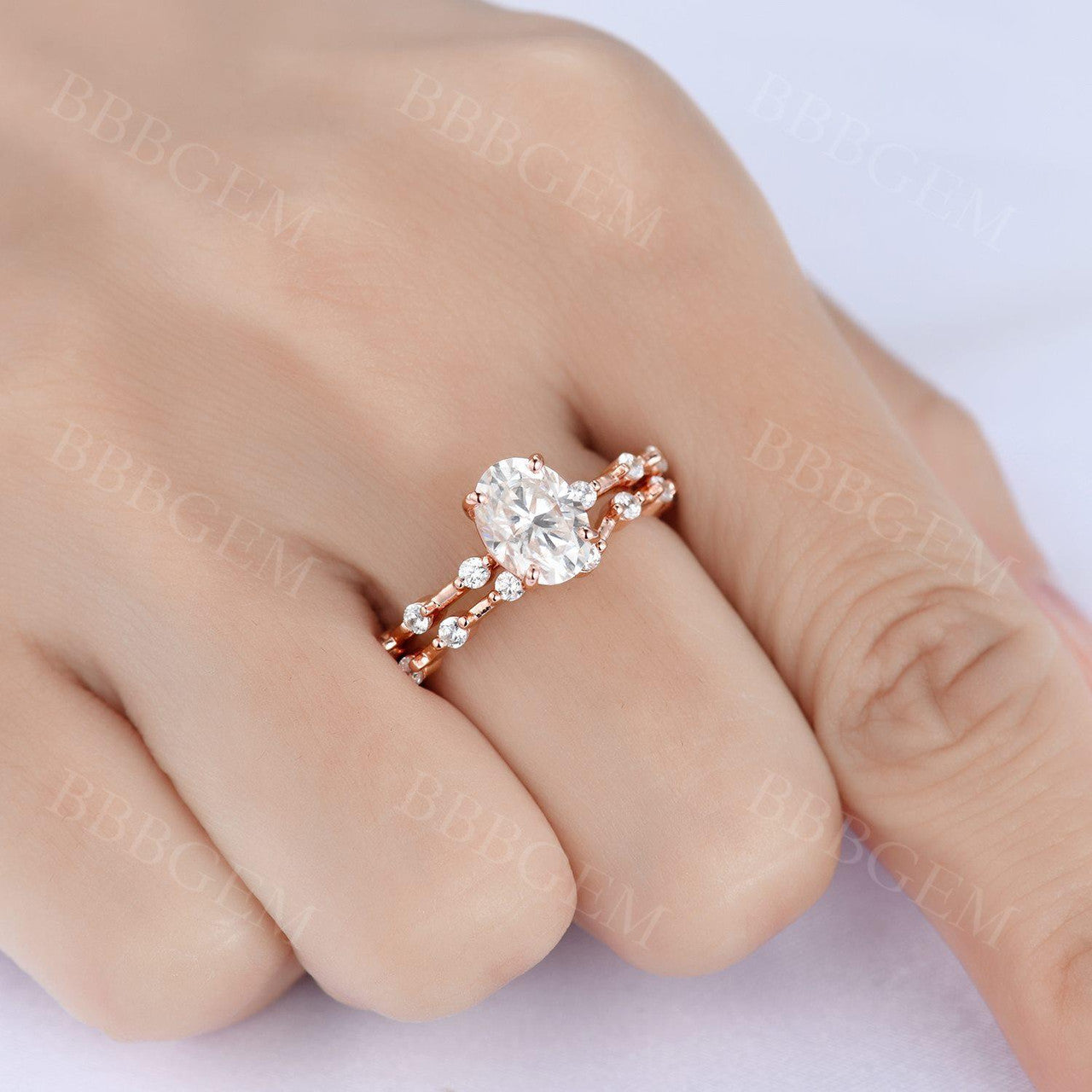1.5CT Oval Cut Moissanite Engagement Ring & Curved Wedding Band Set - Durable Sparkling Bridal Jewelry for Weddings, Anniversaries & Special Occasions