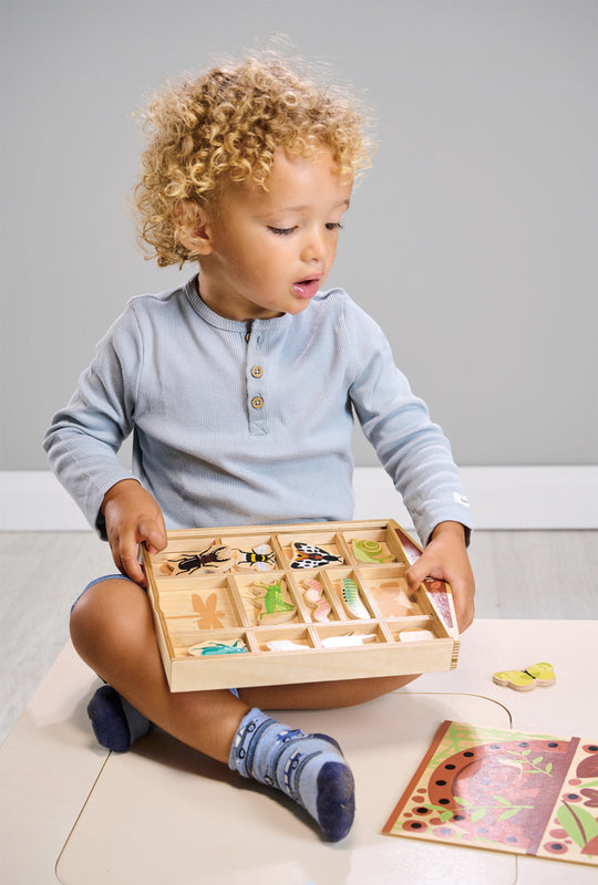 Natural Wooden Bug Hotel for Garden - Attract Beneficial Insects & Pollinators - Outdoor Insect Habitat for Bees, Ladybugs & Butterflies - Perfect for Eco-Friendly Gardening & Backyard Wildlife