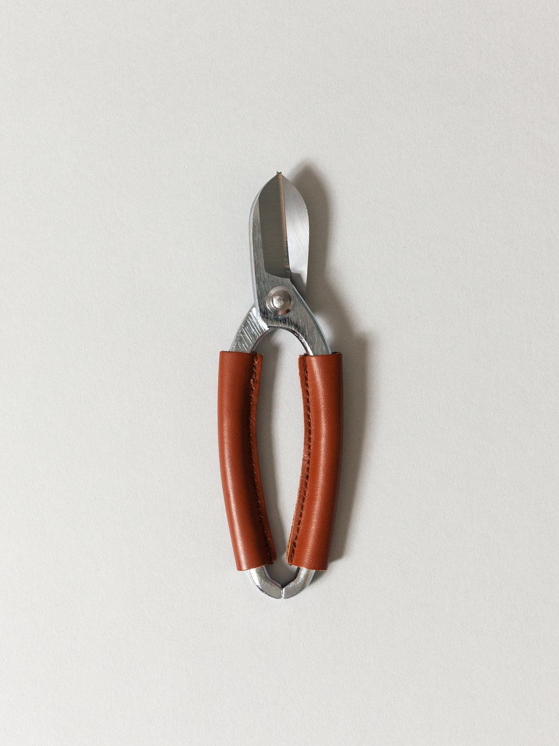 Premium Japanese Leather Ikebana Scissors - Sharp Floral Shears for Flower Arranging, Bonsai & Ikebana Art - Perfect for Gardeners, Florists & DIY Enthusiasts
