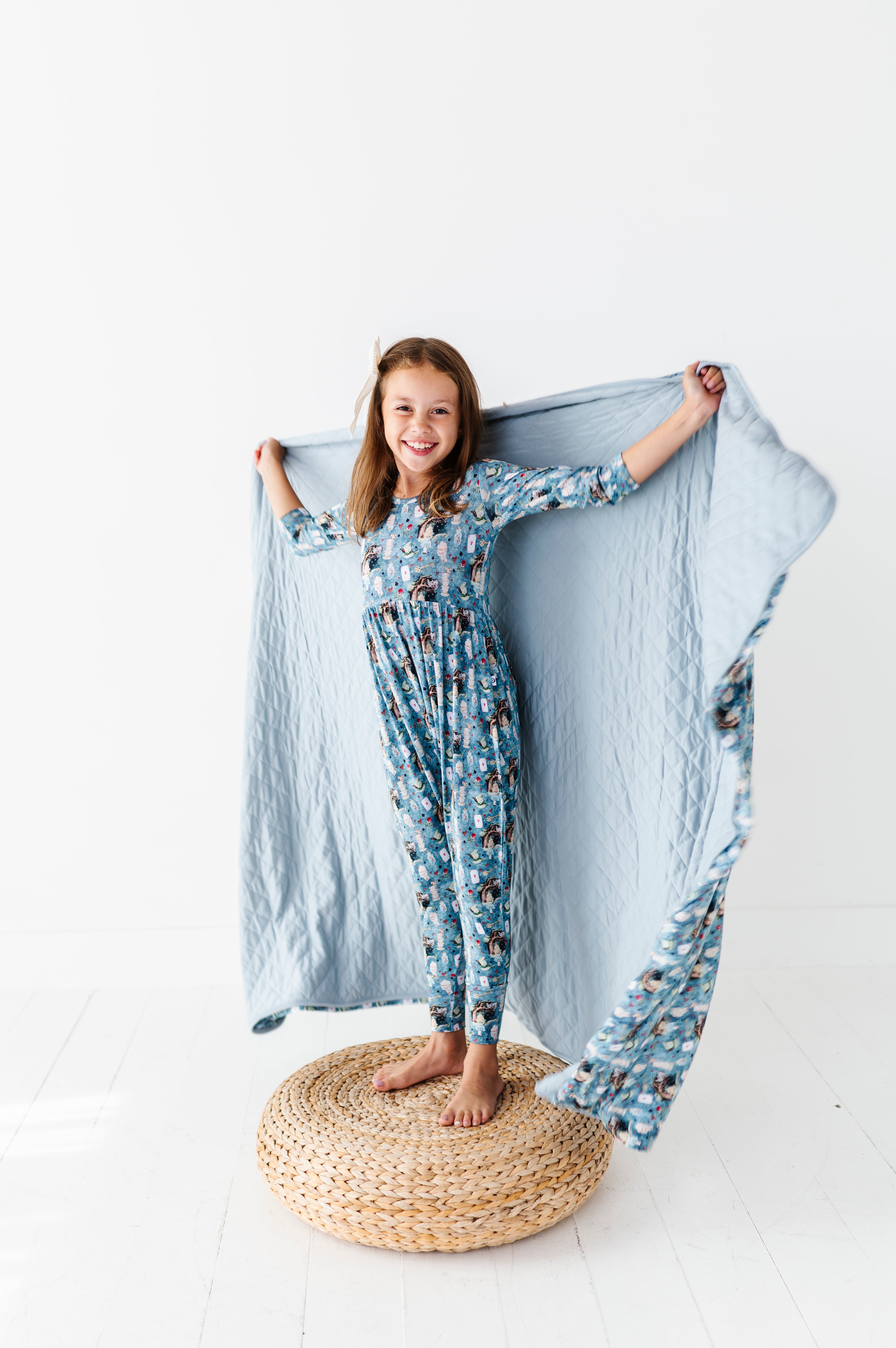 Alice’s Adventures in Wonderland Quilted Oversized Blanket - Soft Cozy Throw for Bed, Couch & Reading Nook - Large Flannel Plush Blanket for Adults & Kids
