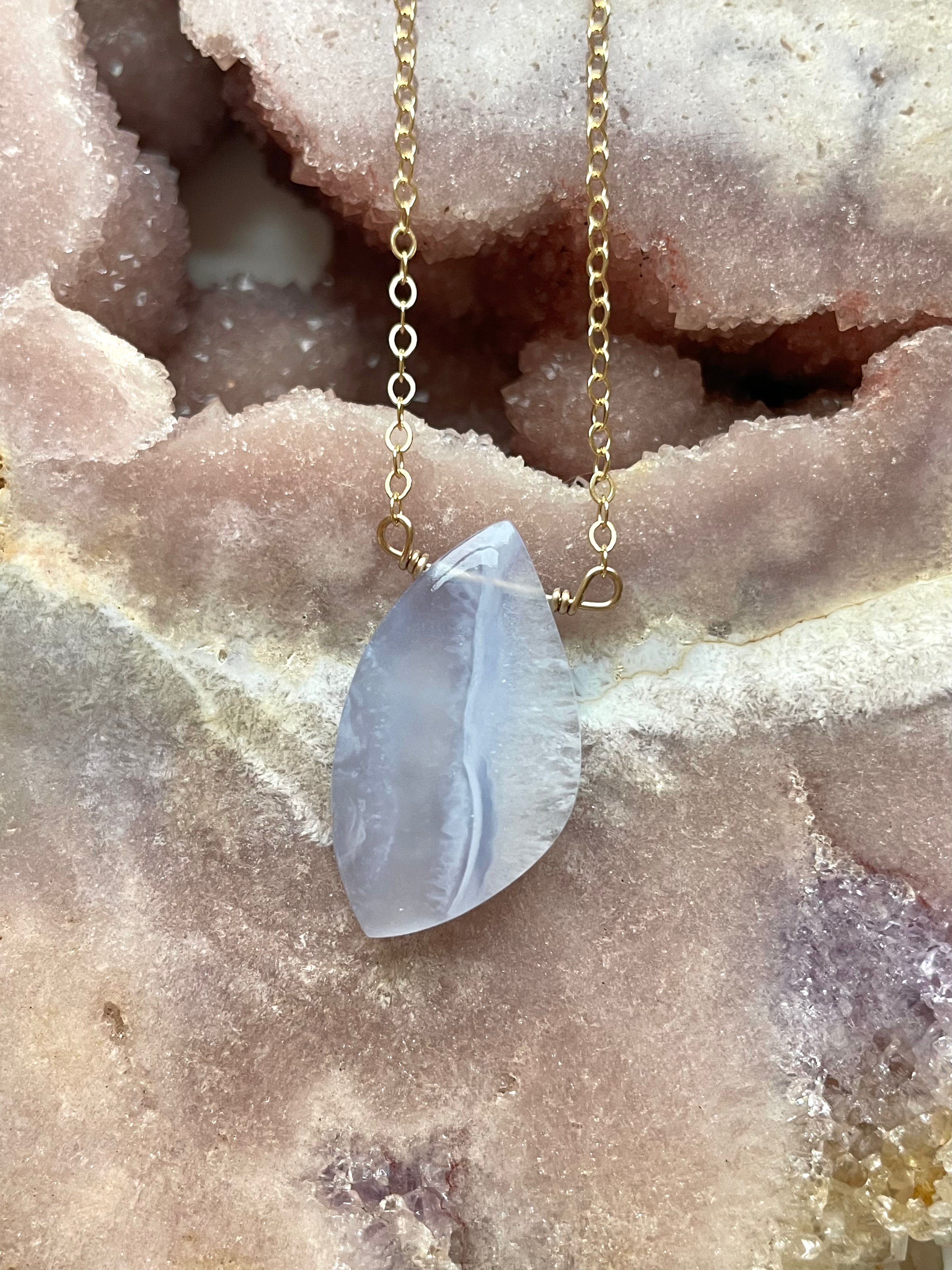 Blue Lace Agate Necklace for Women – Healing Crystal Jewelry for Stress Relief, Spiritual Balance & Elegant Style – Perfect for Meditation, Yoga & Everyday Wear